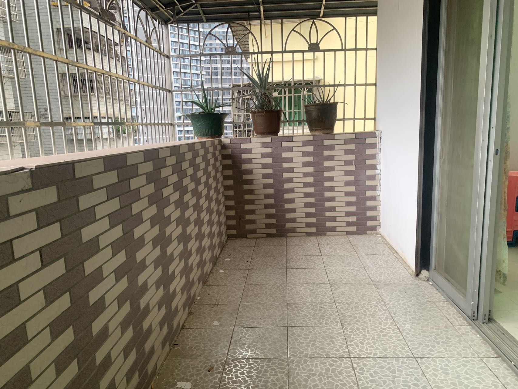 民贸花园  3室2厅2卫    115.0万客厅