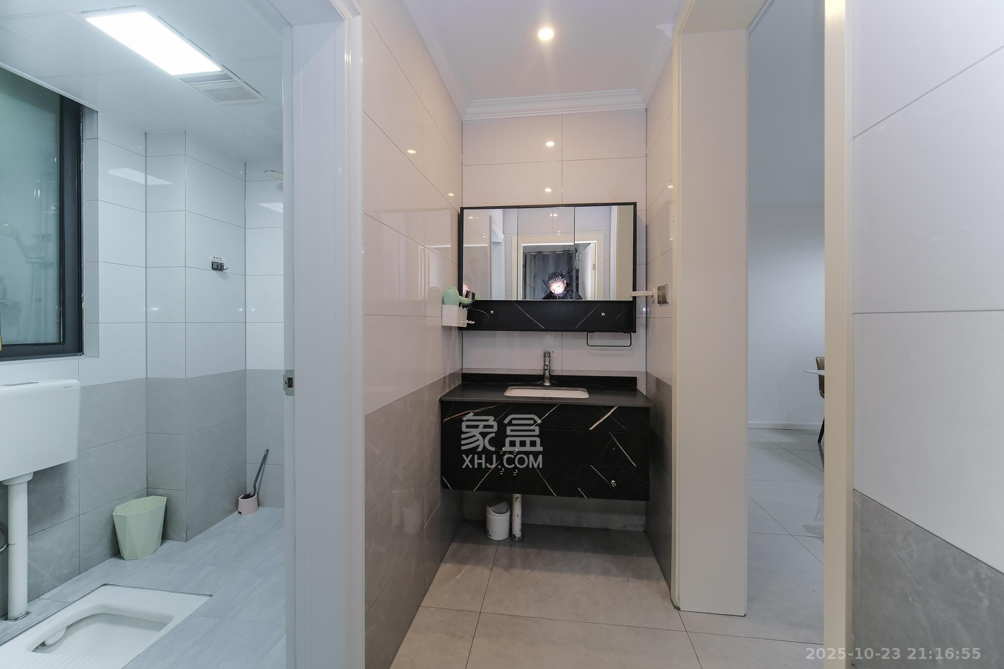 三一街区  3室2厅2卫    92.8万卫生间