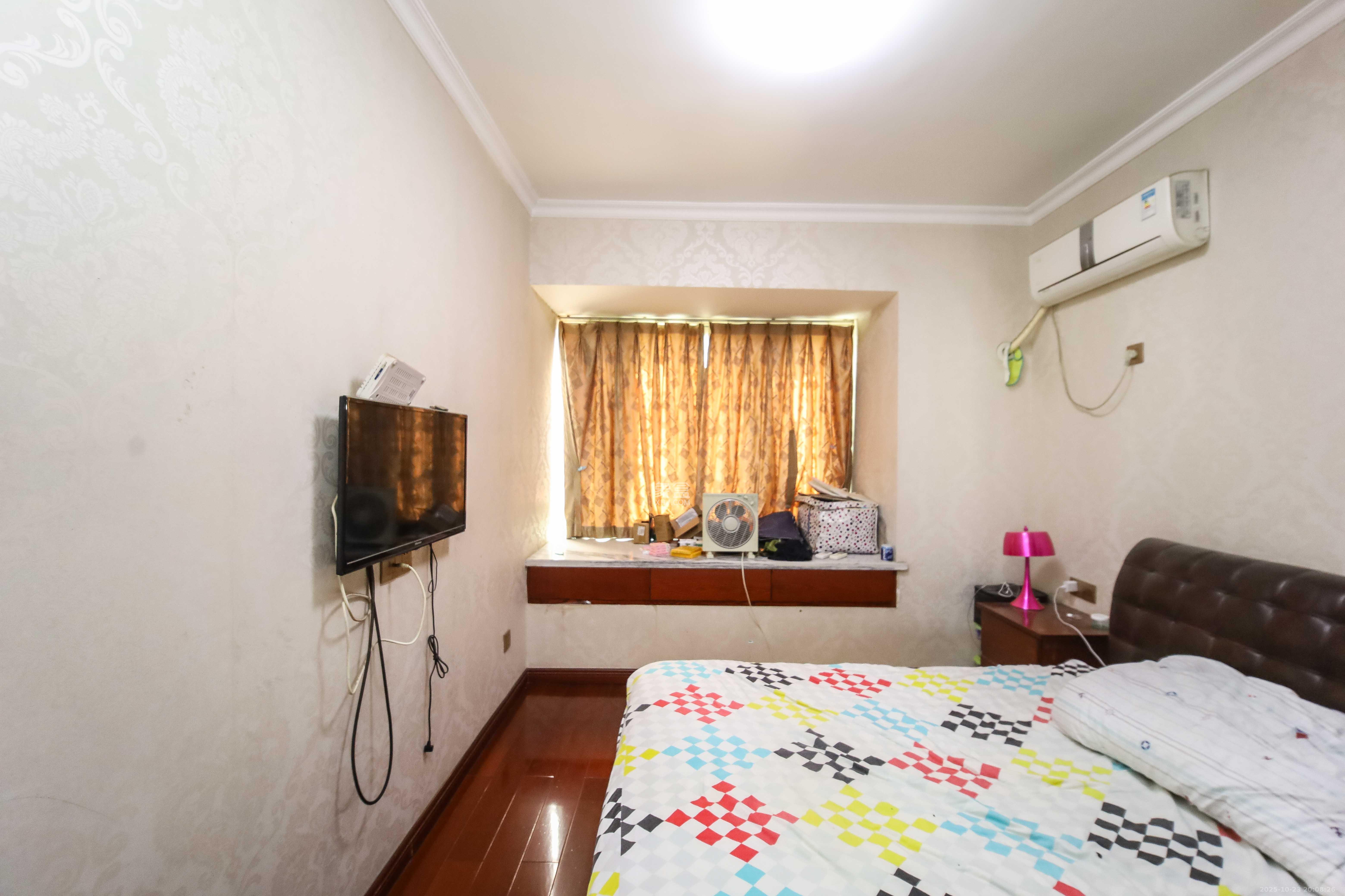 东方芙蓉  3室2厅2卫    108.0万卧室