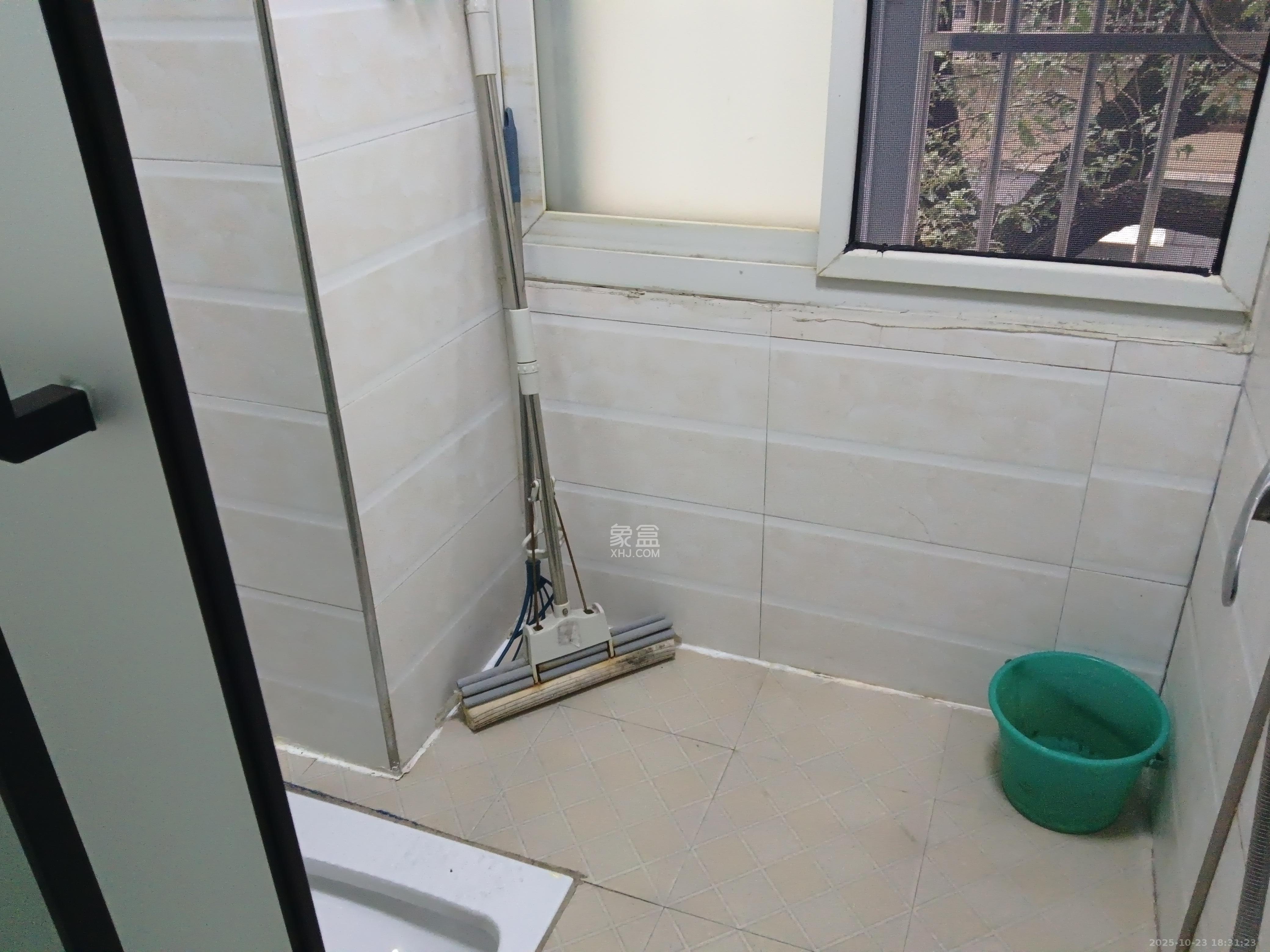 曾家湾小区  2室1厅1卫    1600.0元/月 曾家湾小区  2室1厅1卫    1600.0元/月室内图