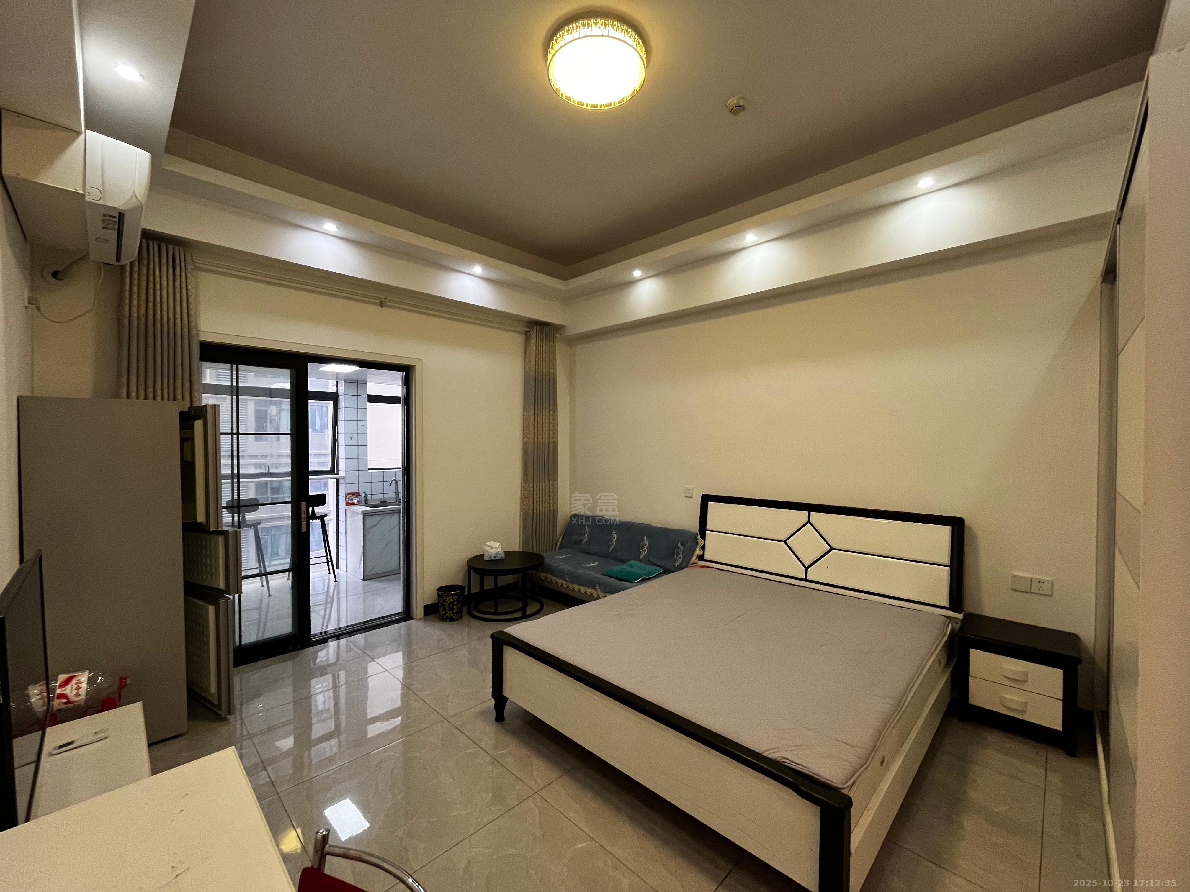 流金岁月-华晨国际 1室1厅1卫 1400.0元/月 流金岁月-华晨国际 1室1厅1卫 1400.0元/月室内图