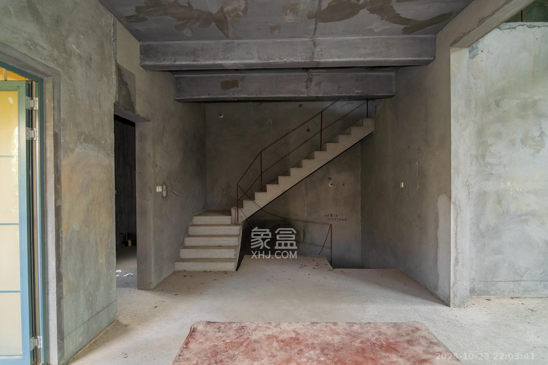 中粮北纬28°别墅  6室2厅4卫    528.0万其他