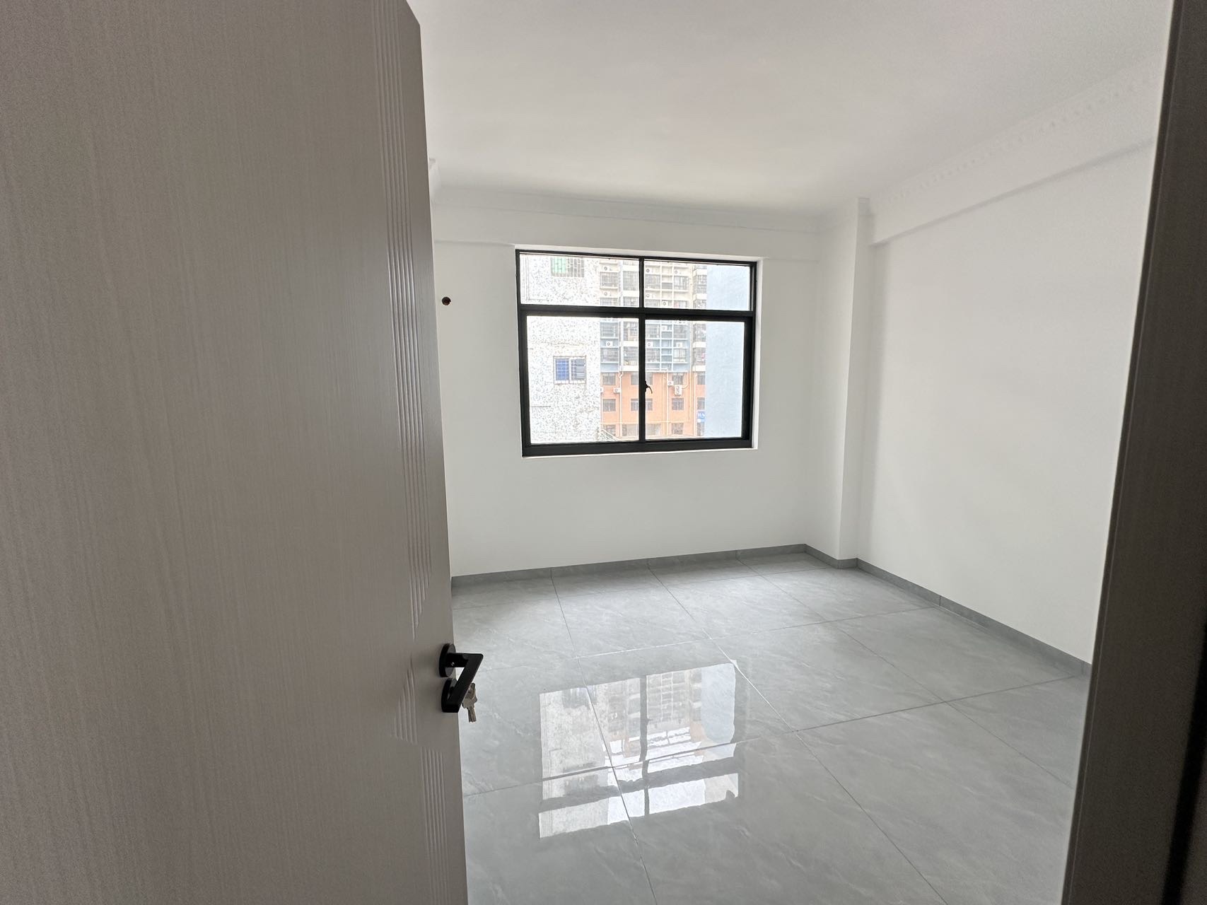 琼建加工厂宿舍(高登西街) 3室2厅2卫 100.0万 琼建加工厂宿舍(高登西街) 3室2厅2卫 100.0万客厅