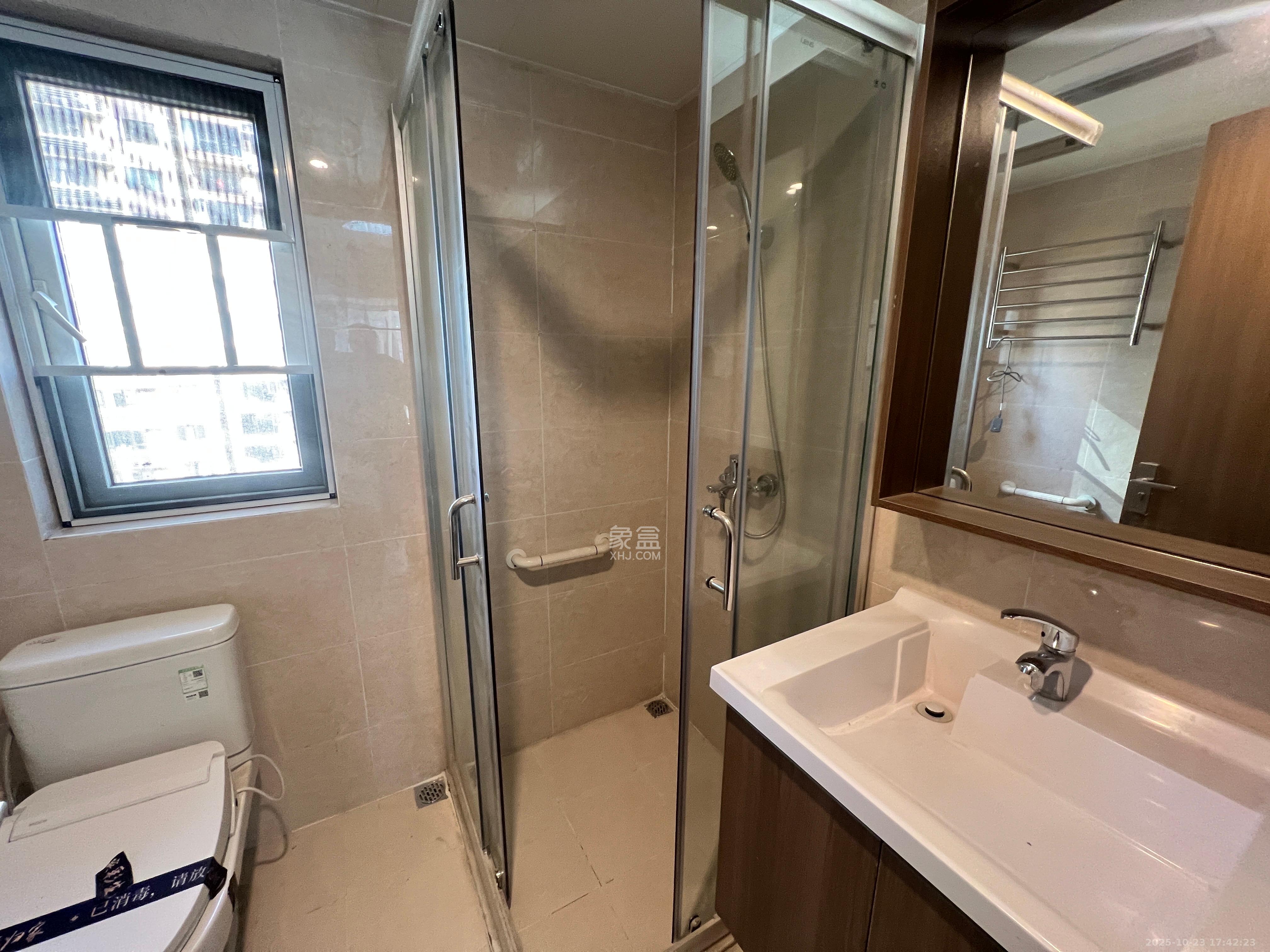 保利香槟国际  4室2厅2卫    2200.0元/月室内图