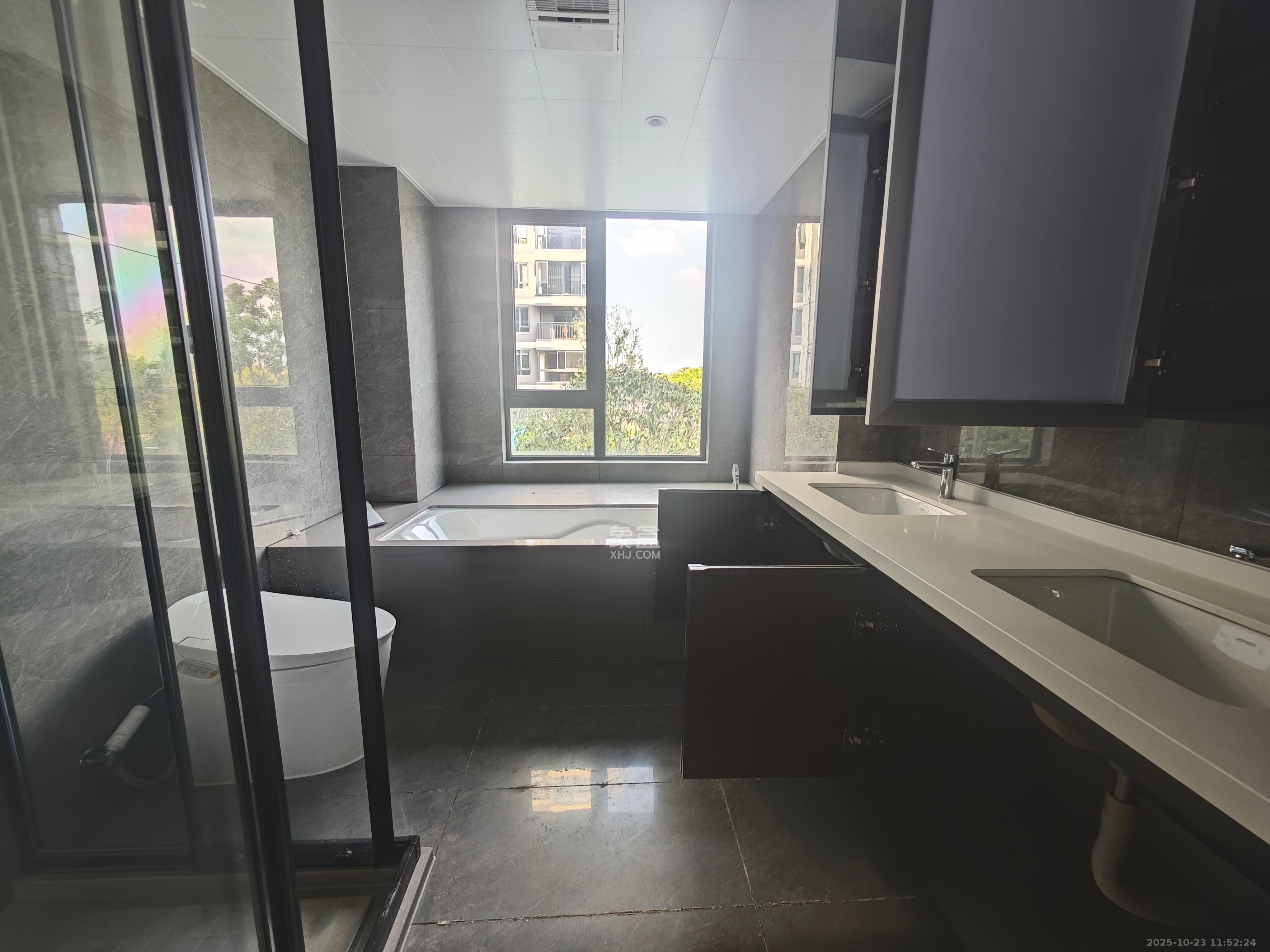 万科松湖天地 4室2厅3卫 8000.0元/月 万科松湖天地 4室2厅3卫 8000.0元/月室内图