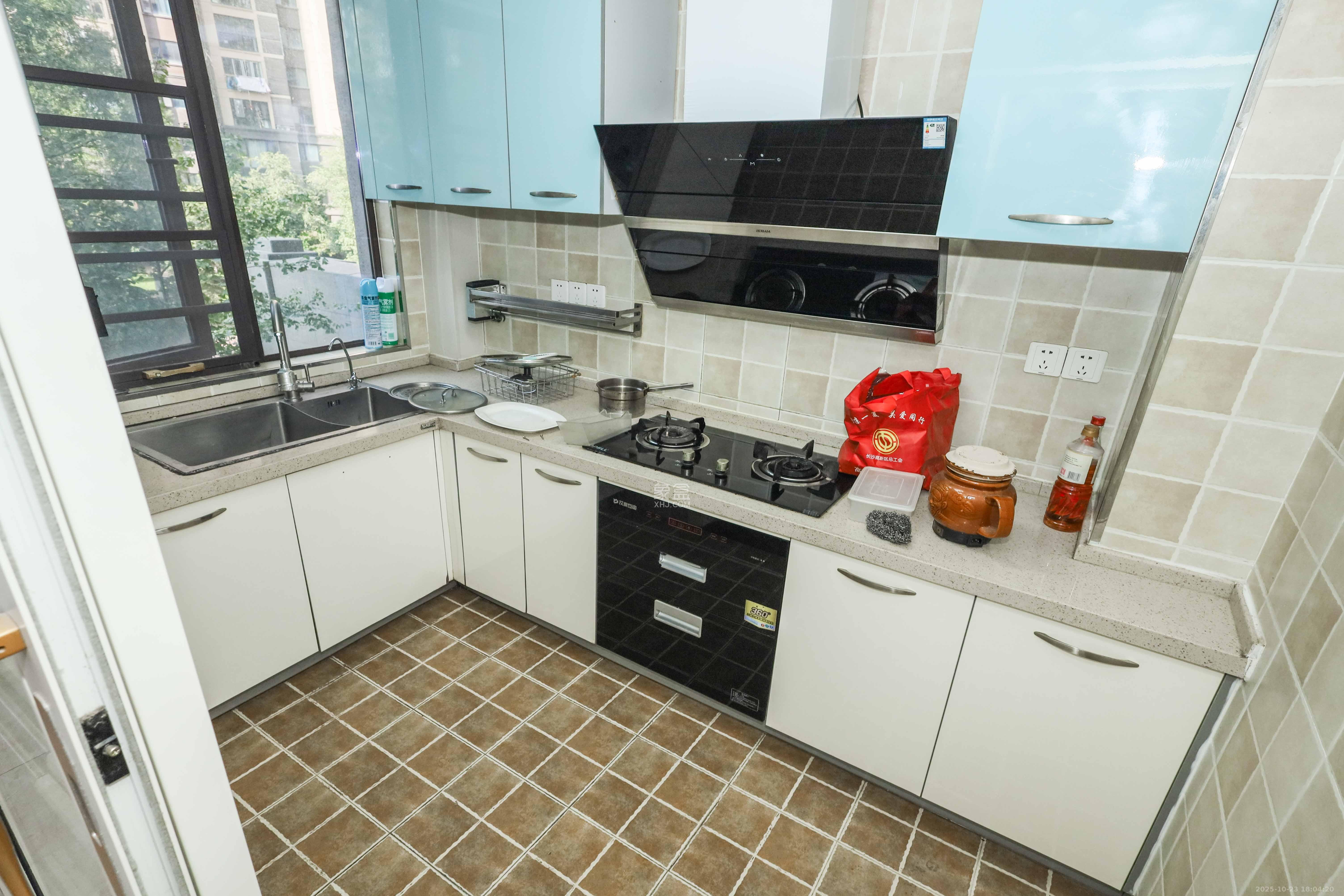 梅溪鑫苑名家  3室2厅2卫    109.0万厨房