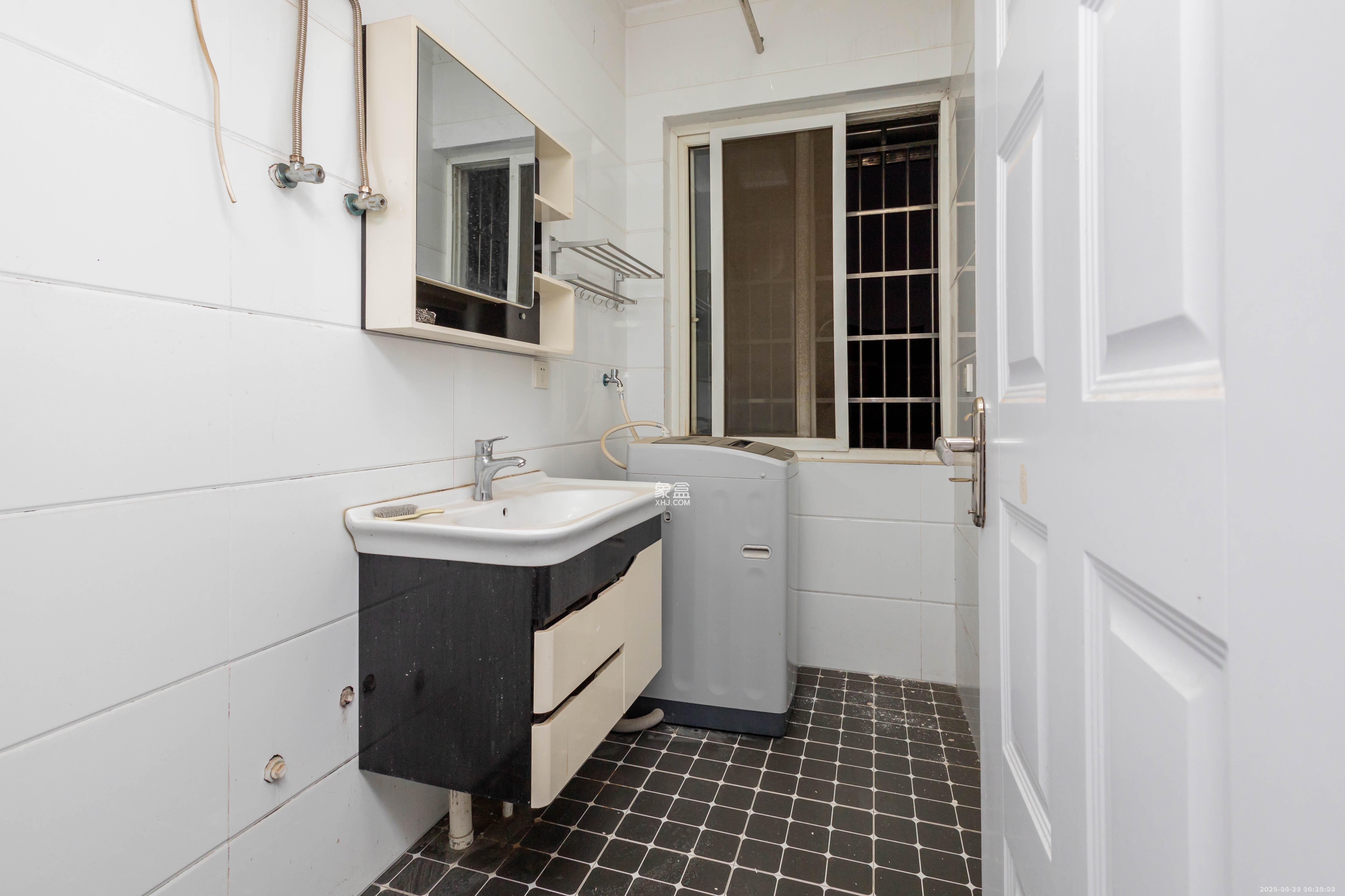 榔梨综合市场  3室2厅2卫    2000.0元/月室内图