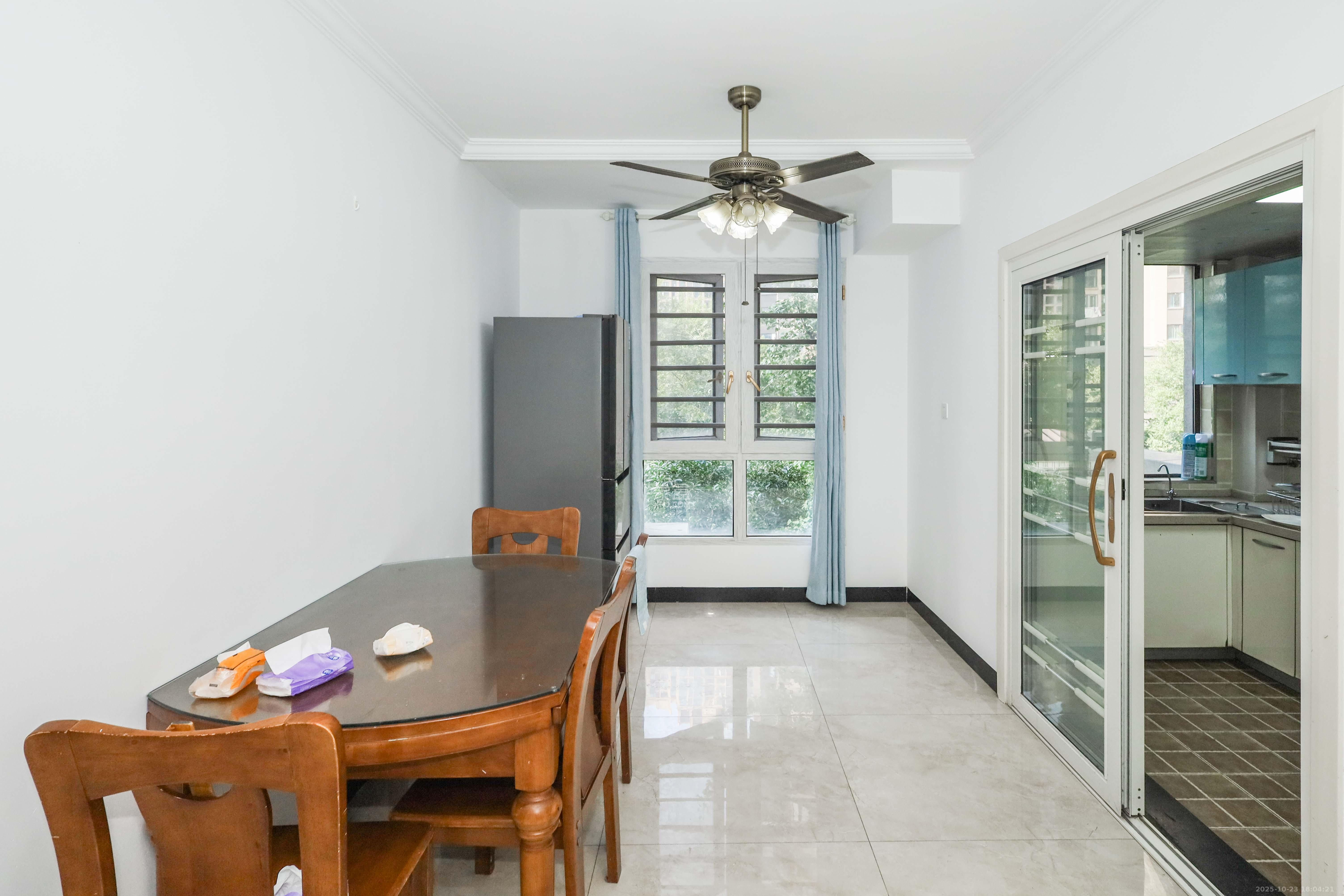 梅溪鑫苑名家  3室2厅2卫    109.0万客厅