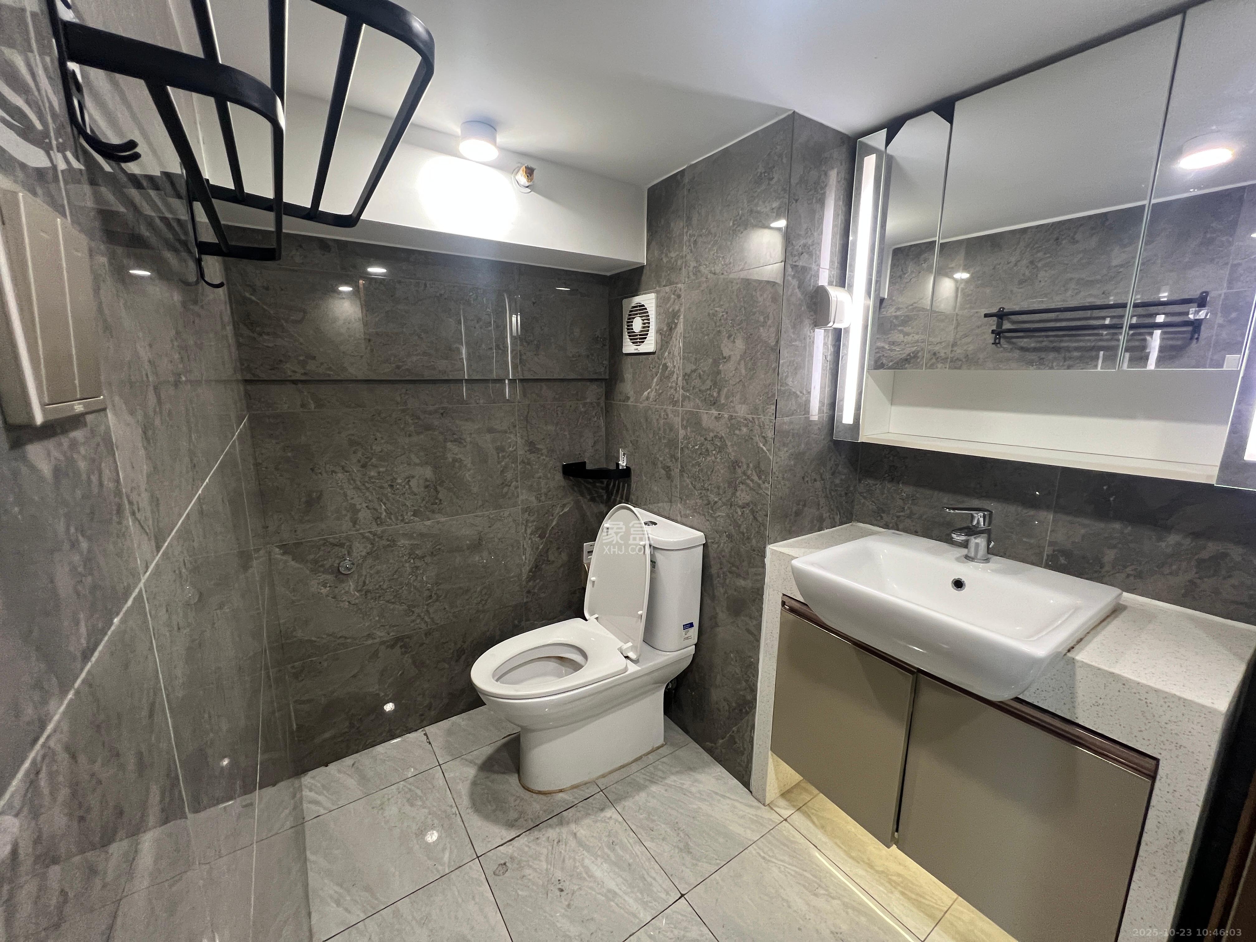 华远华时代 3室2厅2卫 3500.0元/月 华远华时代 3室2厅2卫 3500.0元/月室内图