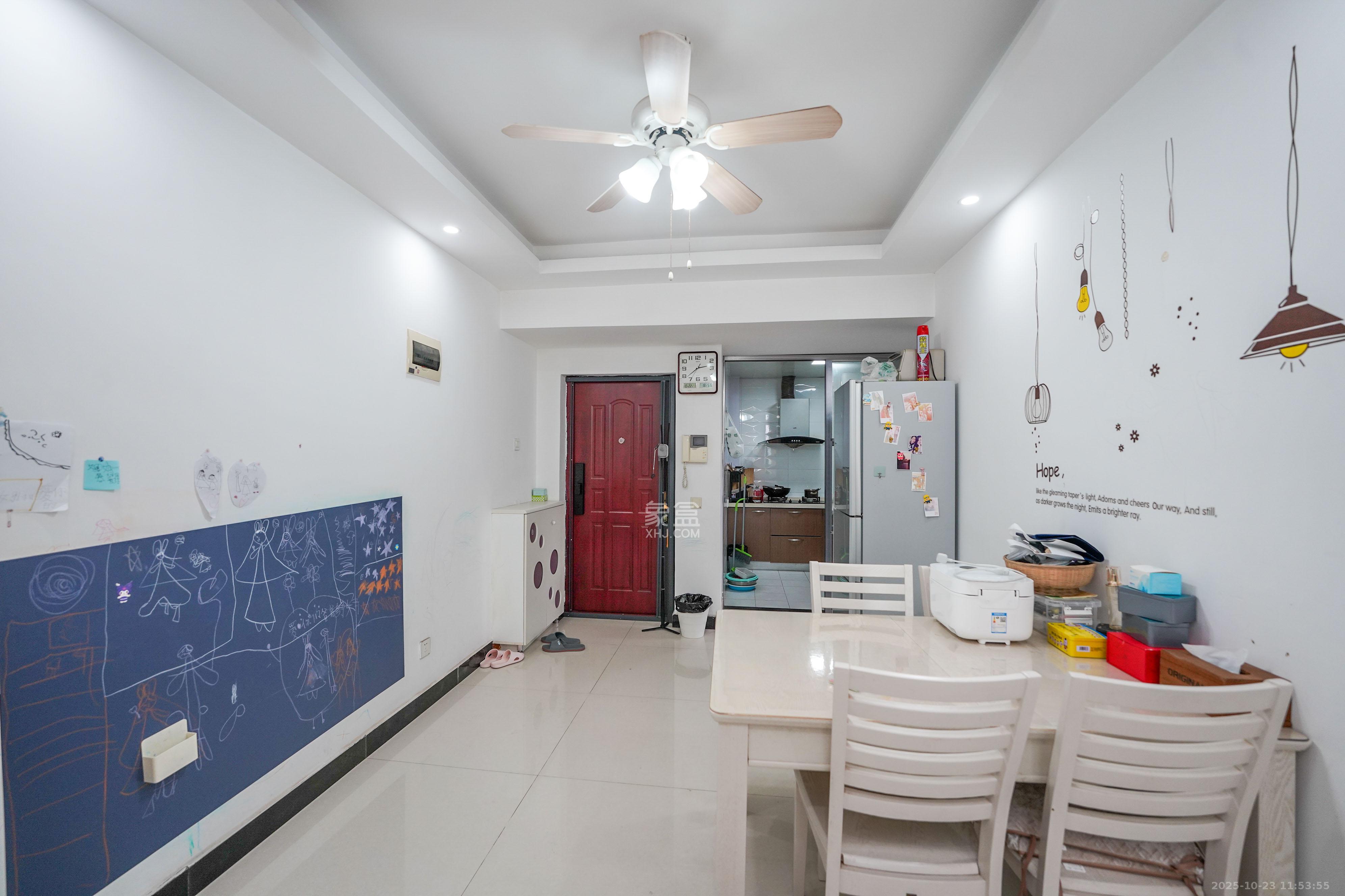 山水嘉园  3室2厅1卫    55.0万客厅