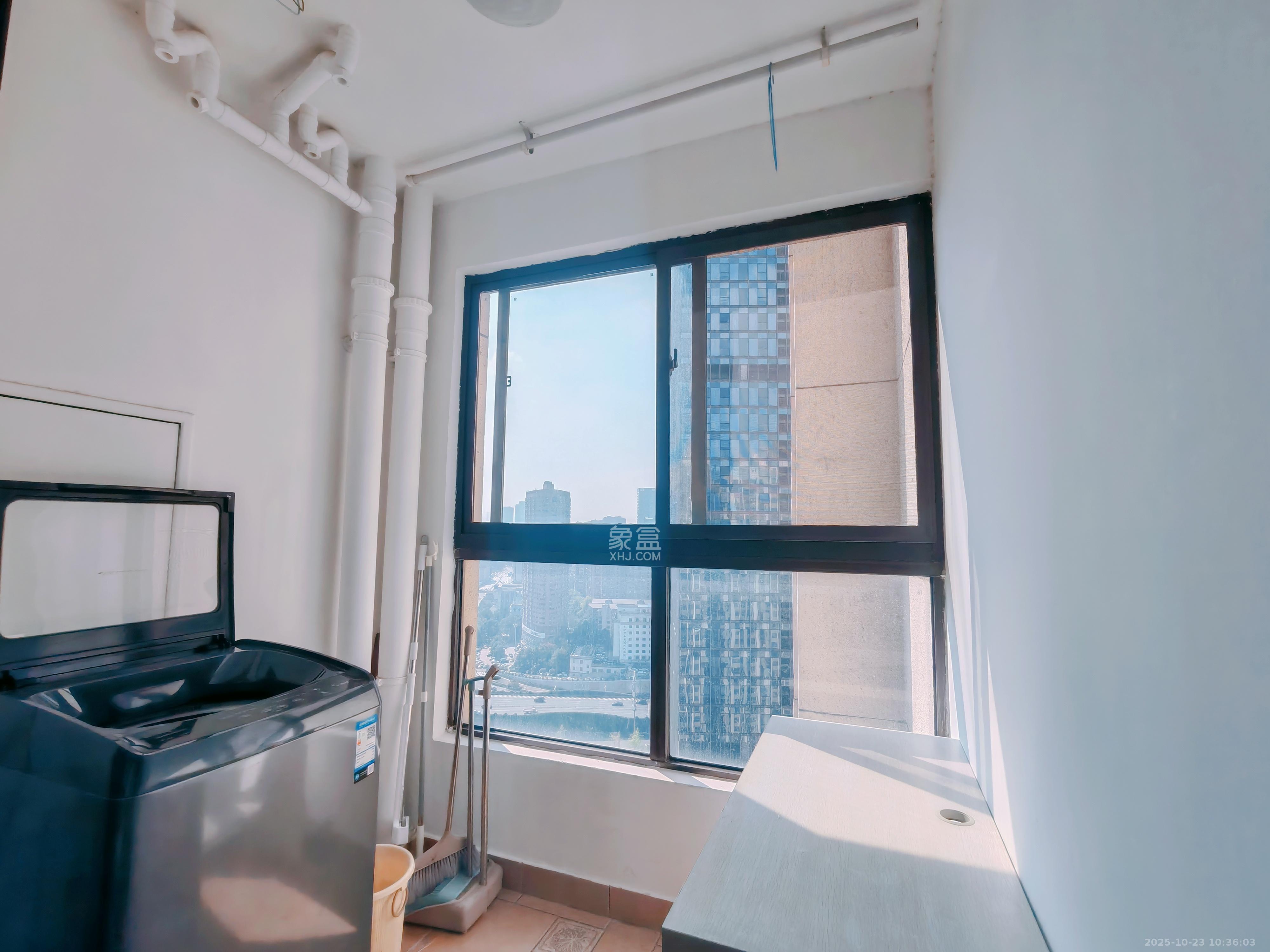 绿地中央广场 3室2厅1卫 2500.0元/月 绿地中央广场 3室2厅1卫 2500.0元/月室内图