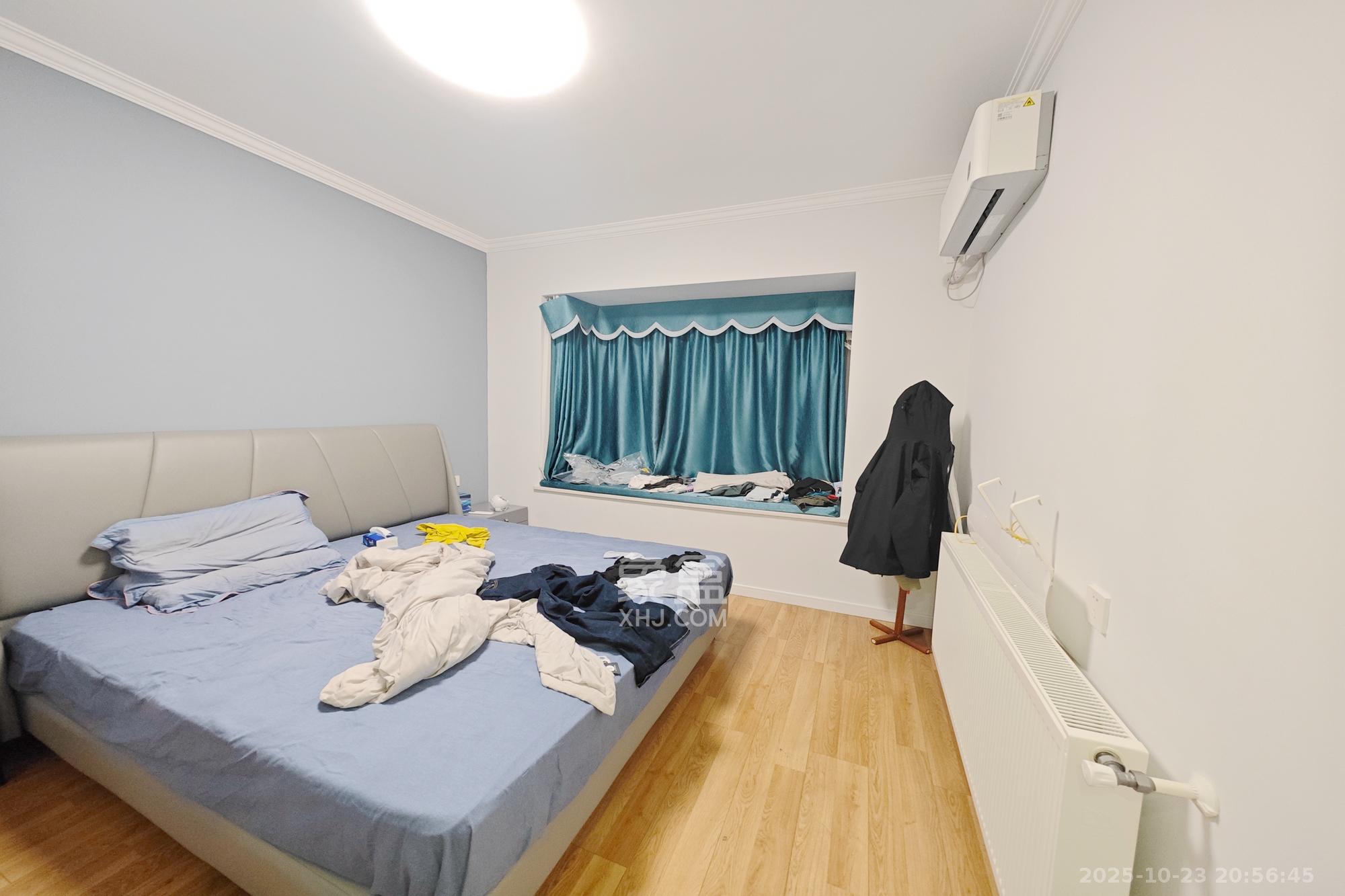 保利大都汇一期、二期  4室2厅1卫    155.0万卧室