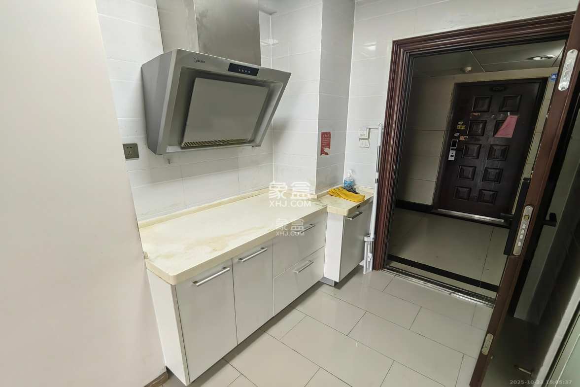 世纪桃花苑  1室0厅1卫    1100.0元/月 世纪桃花苑  1室0厅1卫    1100.0元/月室内图