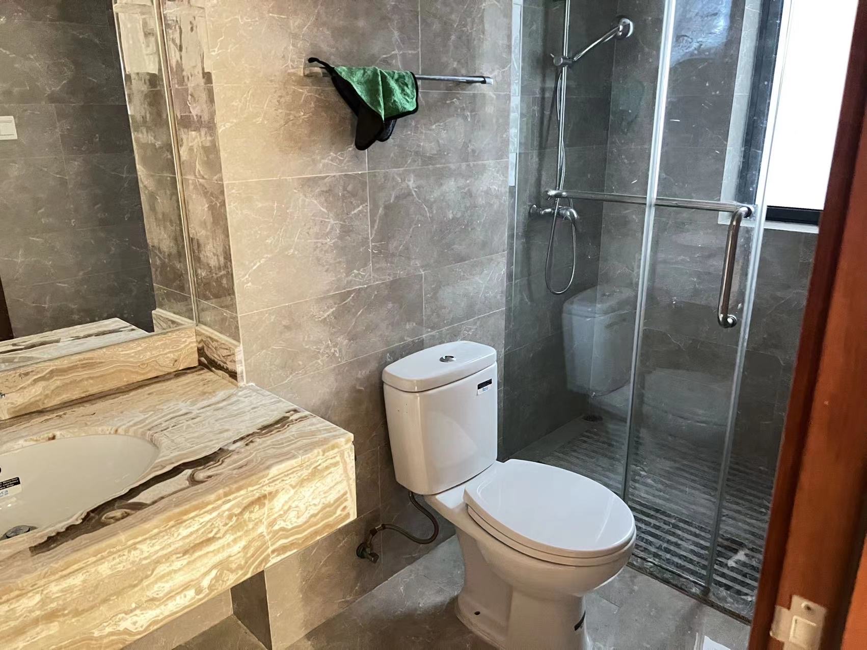 开维生态城  3室2厅2卫    3600.0元/月室内图