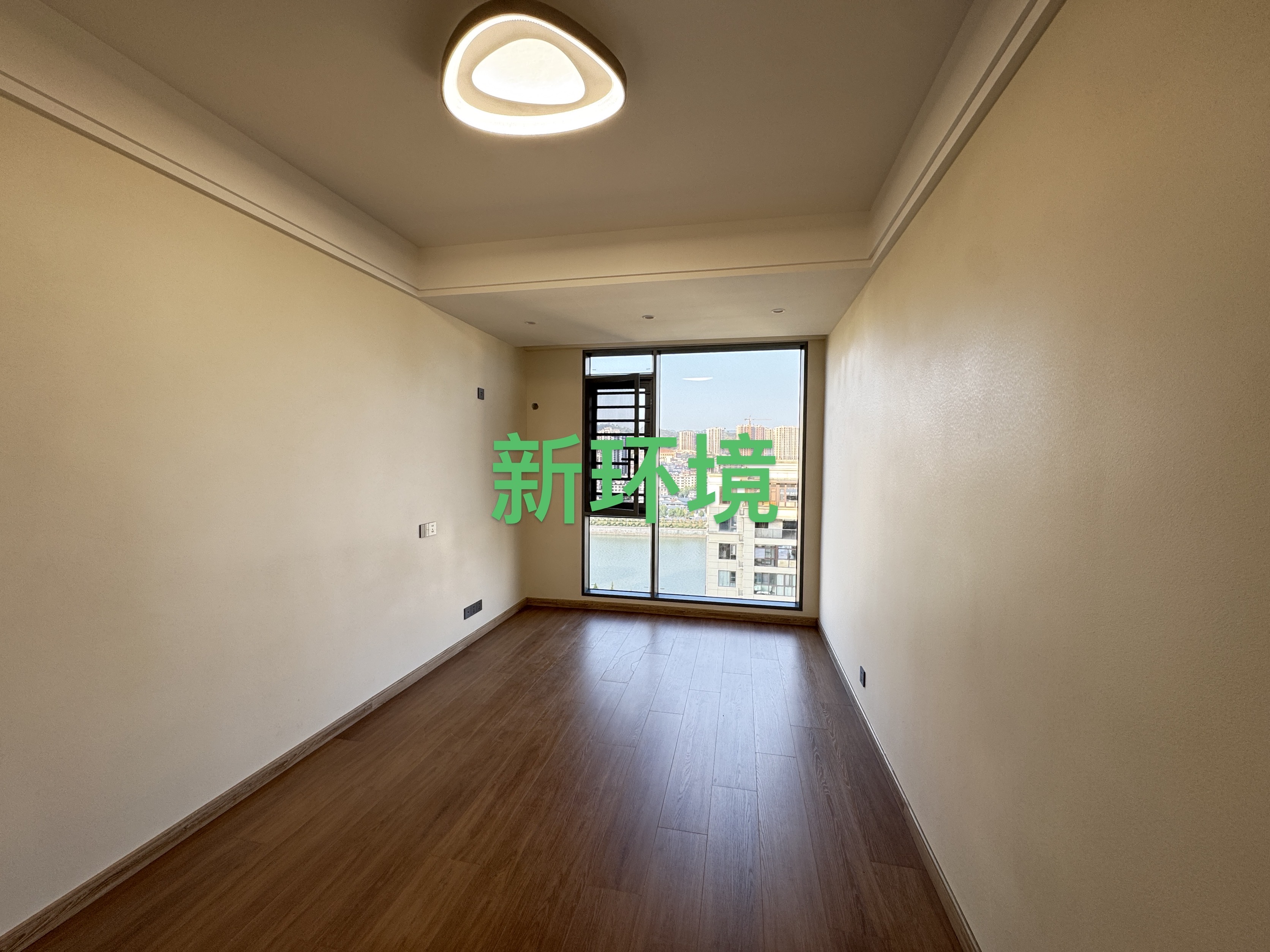 江与城  3室2厅2卫    110.8万客厅