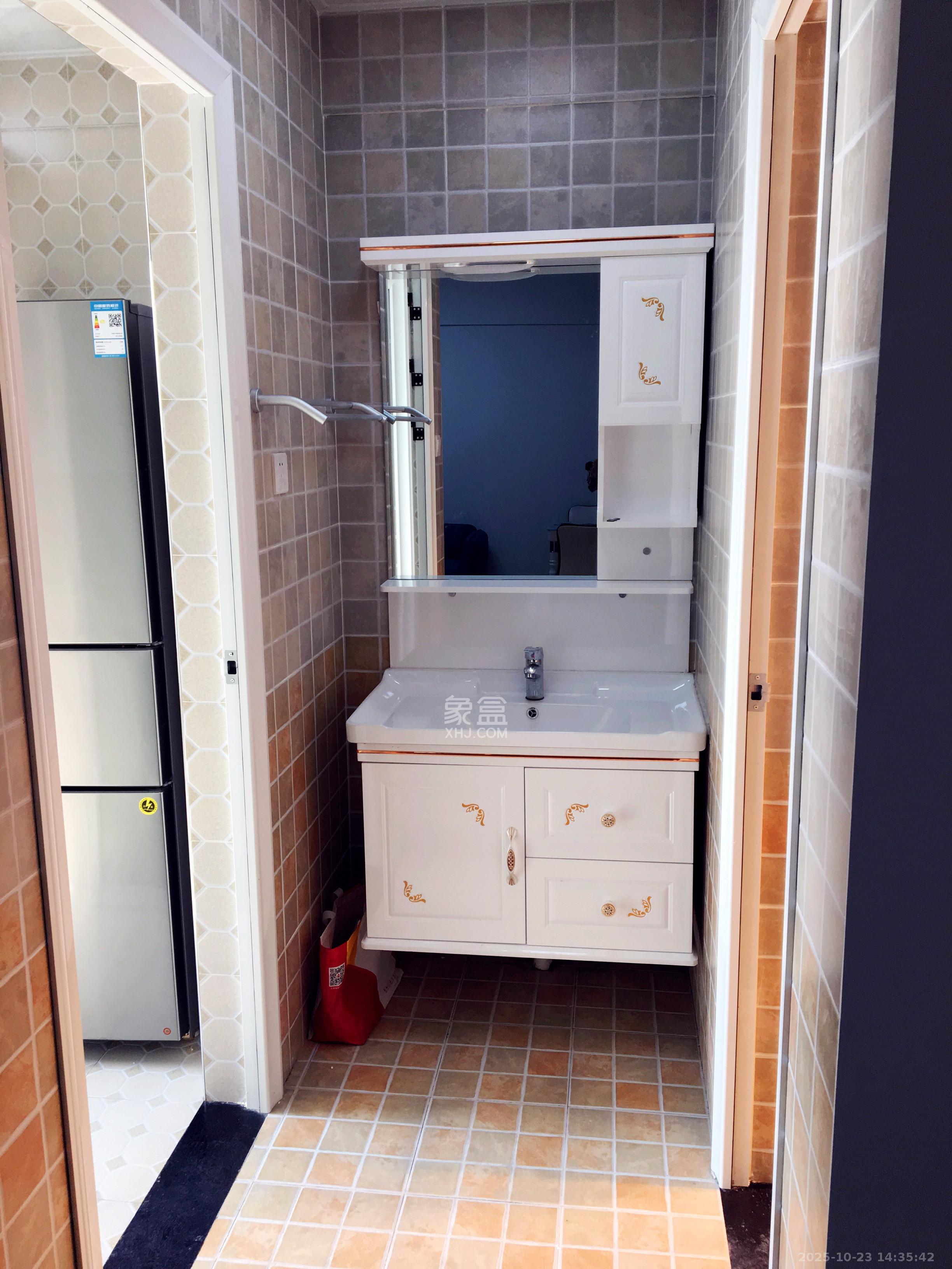 阳光晶城 2室2厅1卫 2000.0元/月 阳光晶城 2室2厅1卫 2000.0元/月室内图