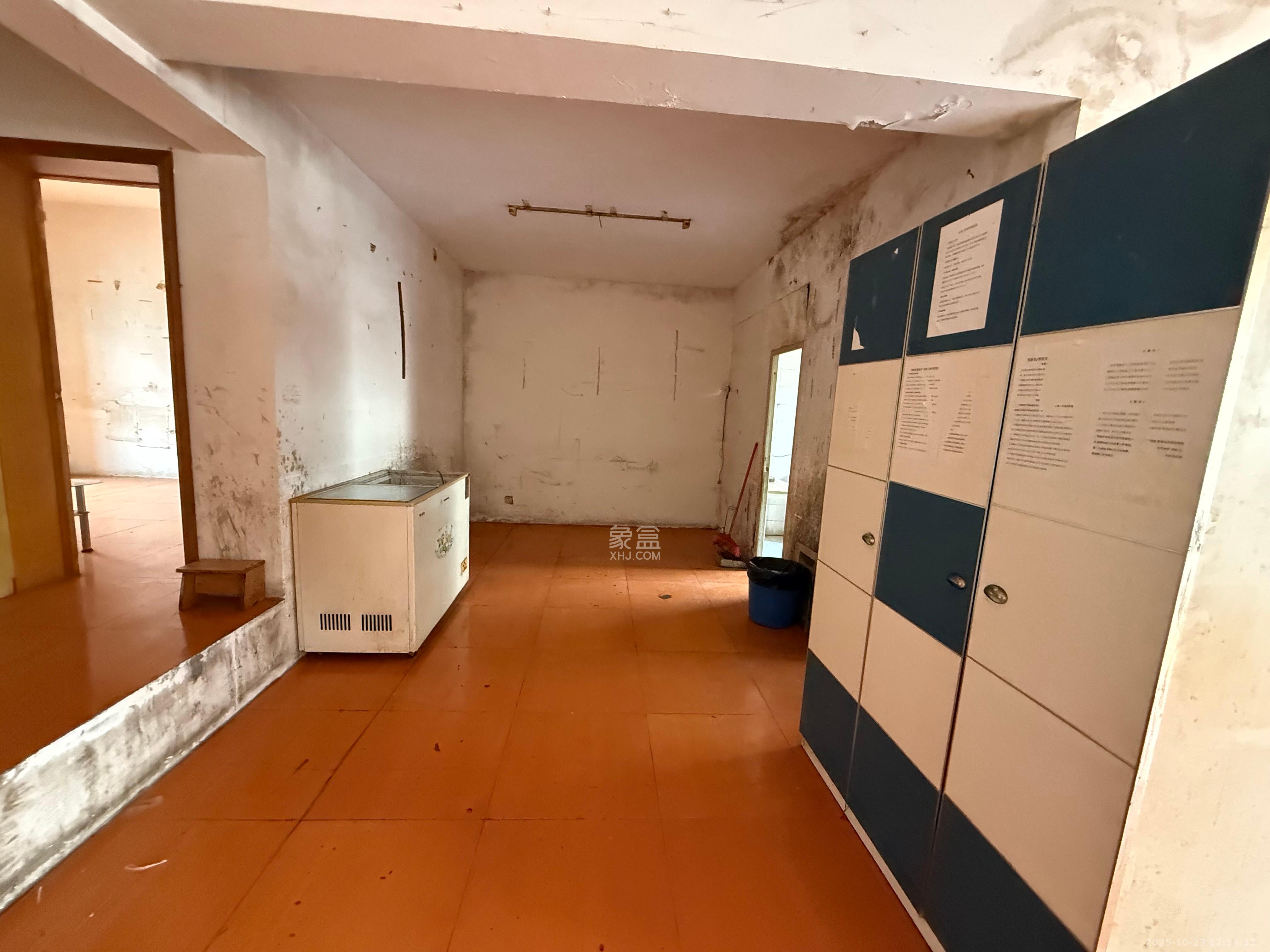 红星农博住宅小区（佳英农博小区）  3室2厅2卫    1600.0元/月室内图