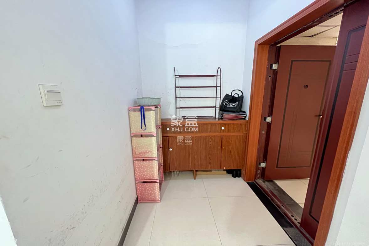 汇都公寓  4室1厅1卫    2400.0元/月 汇都公寓  4室1厅1卫    2400.0元/月室内图