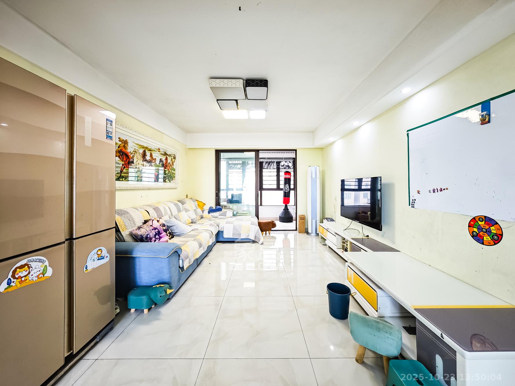 山语城三期  3室2厅2卫    88.0万客厅