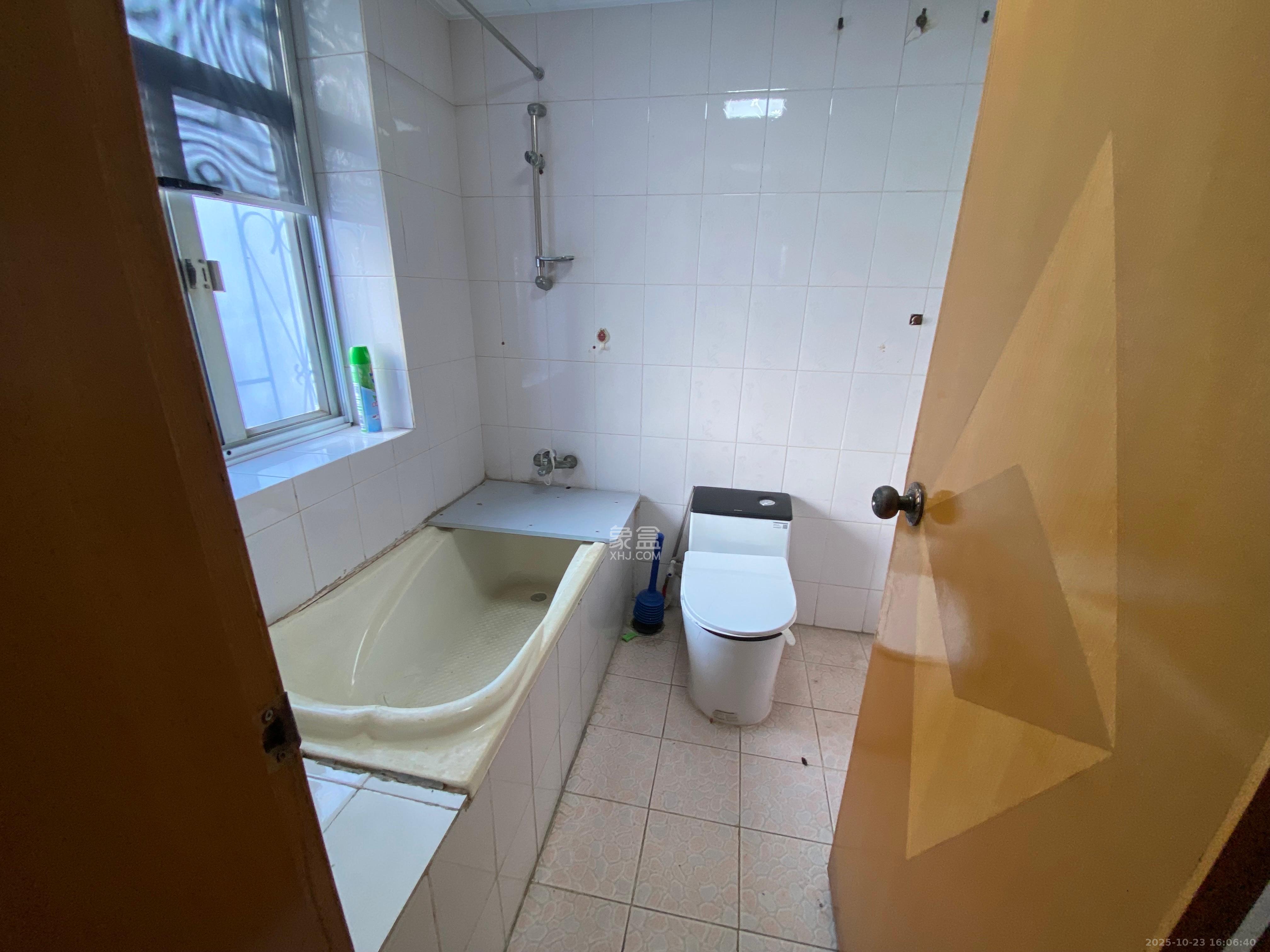 鸿园小区  3室2厅1卫    2700.0元/月 鸿园小区  3室2厅1卫    2700.0元/月室内图