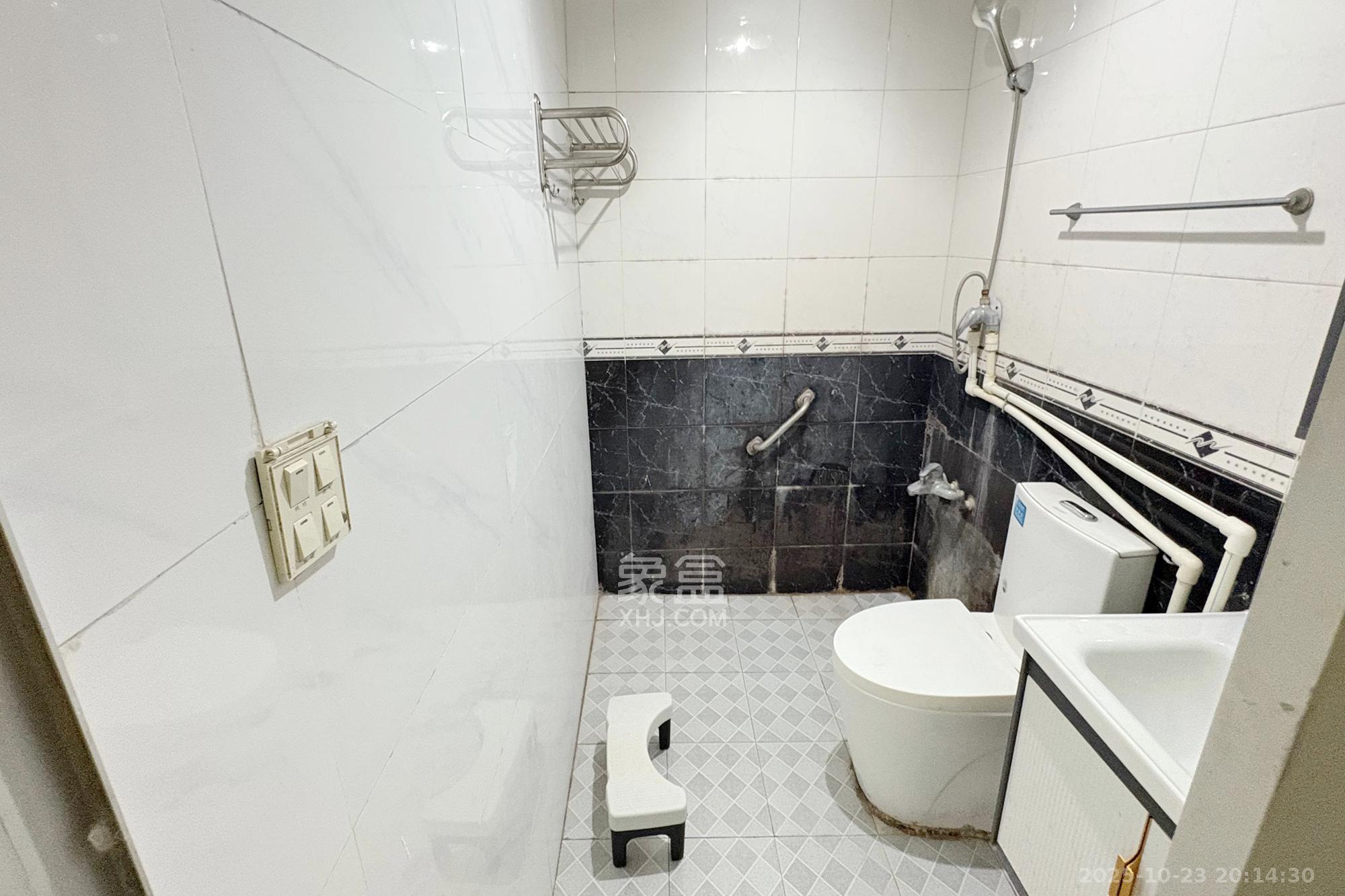 朝阳一、二村  2室1厅1卫    25.0万卫生间