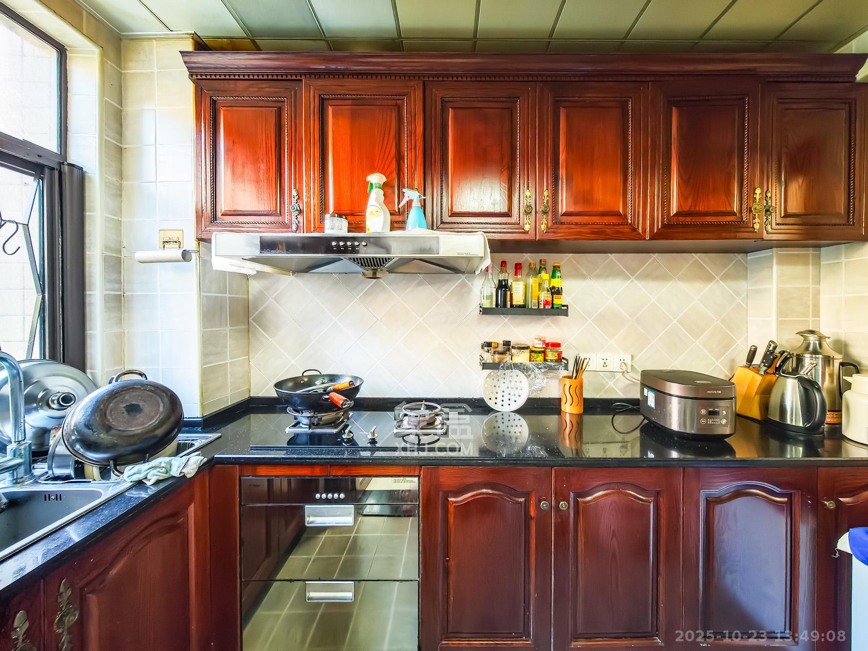 山语城二期  3室2厅1卫    68.0万厨房