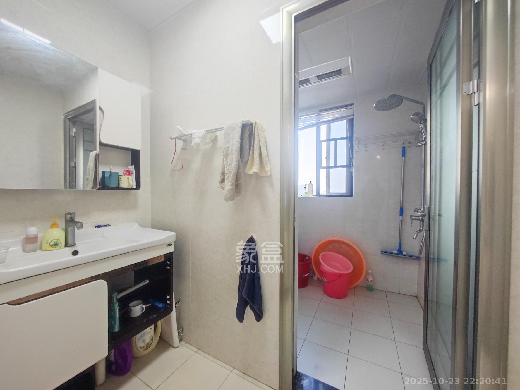 长房半岛蓝湾(观山月)  3室2厅2卫    100.0万 长房半岛蓝湾(观山月)  3室2厅2卫    100.0万卫生间