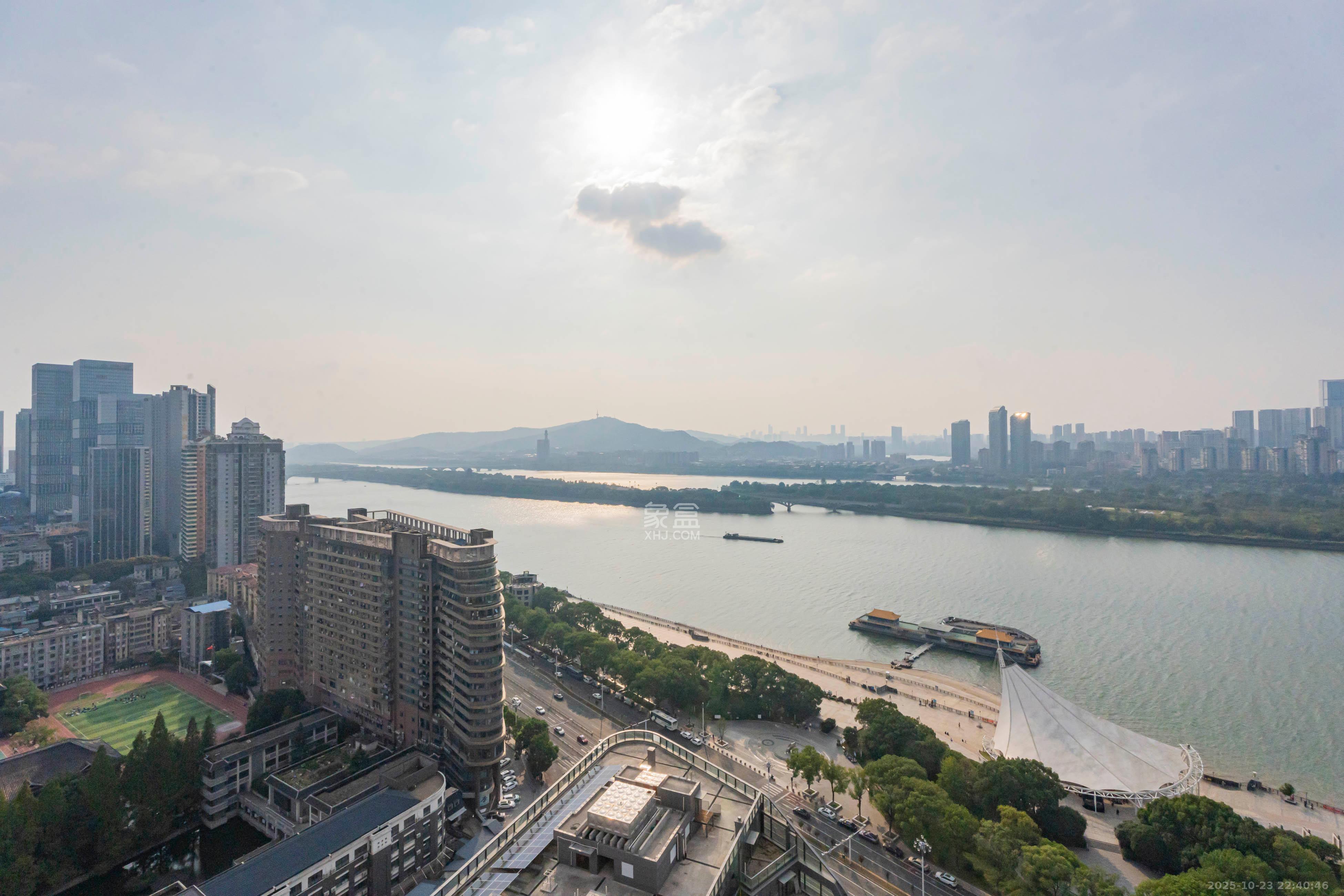 复地崑玉国际一期  1室2厅2卫    288.0万阳台