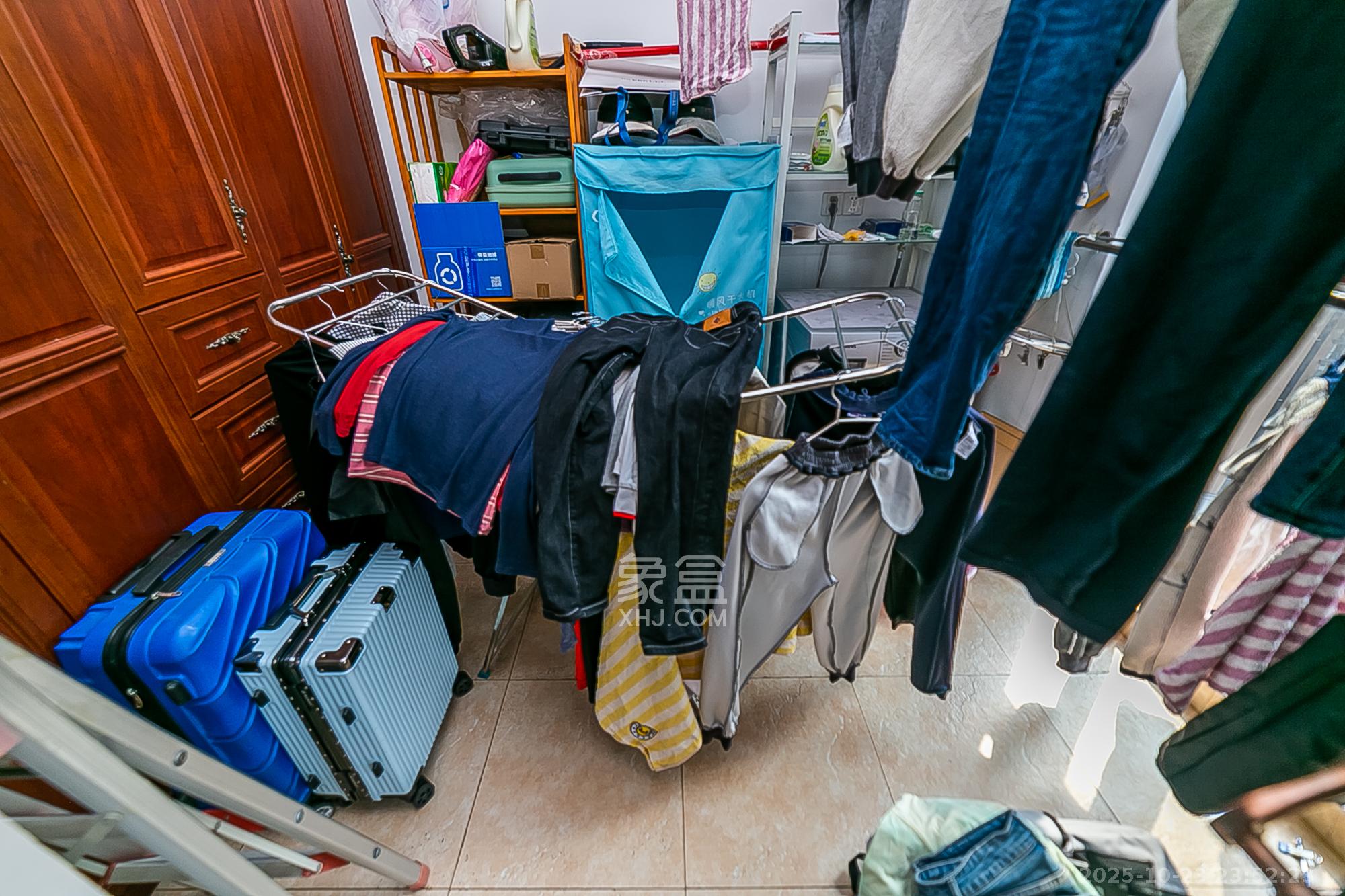 第六都（陆都小区）  4室2厅2卫    320.0万阳台