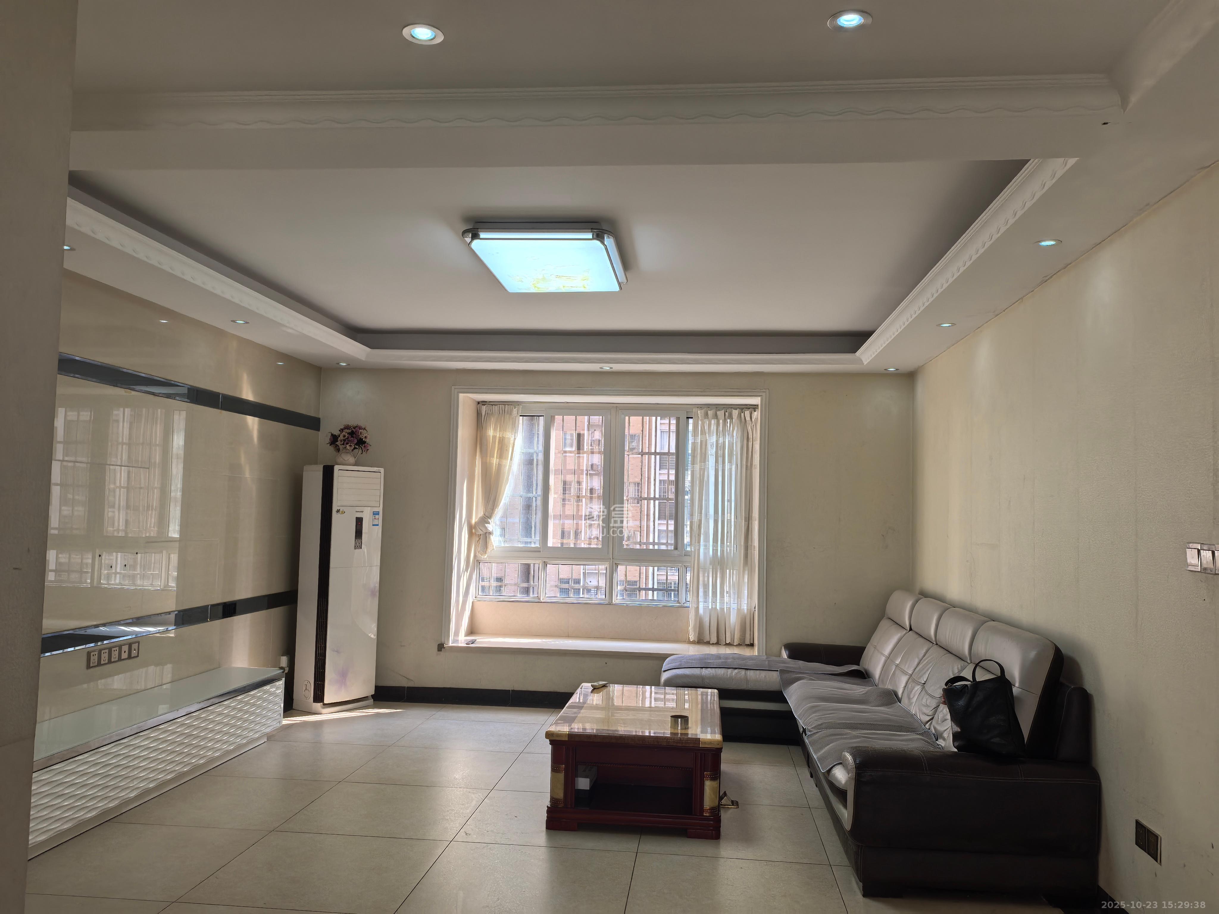 圣力华苑  4室2厅2卫    2000.0元/月 圣力华苑  4室2厅2卫    2000.0元/月