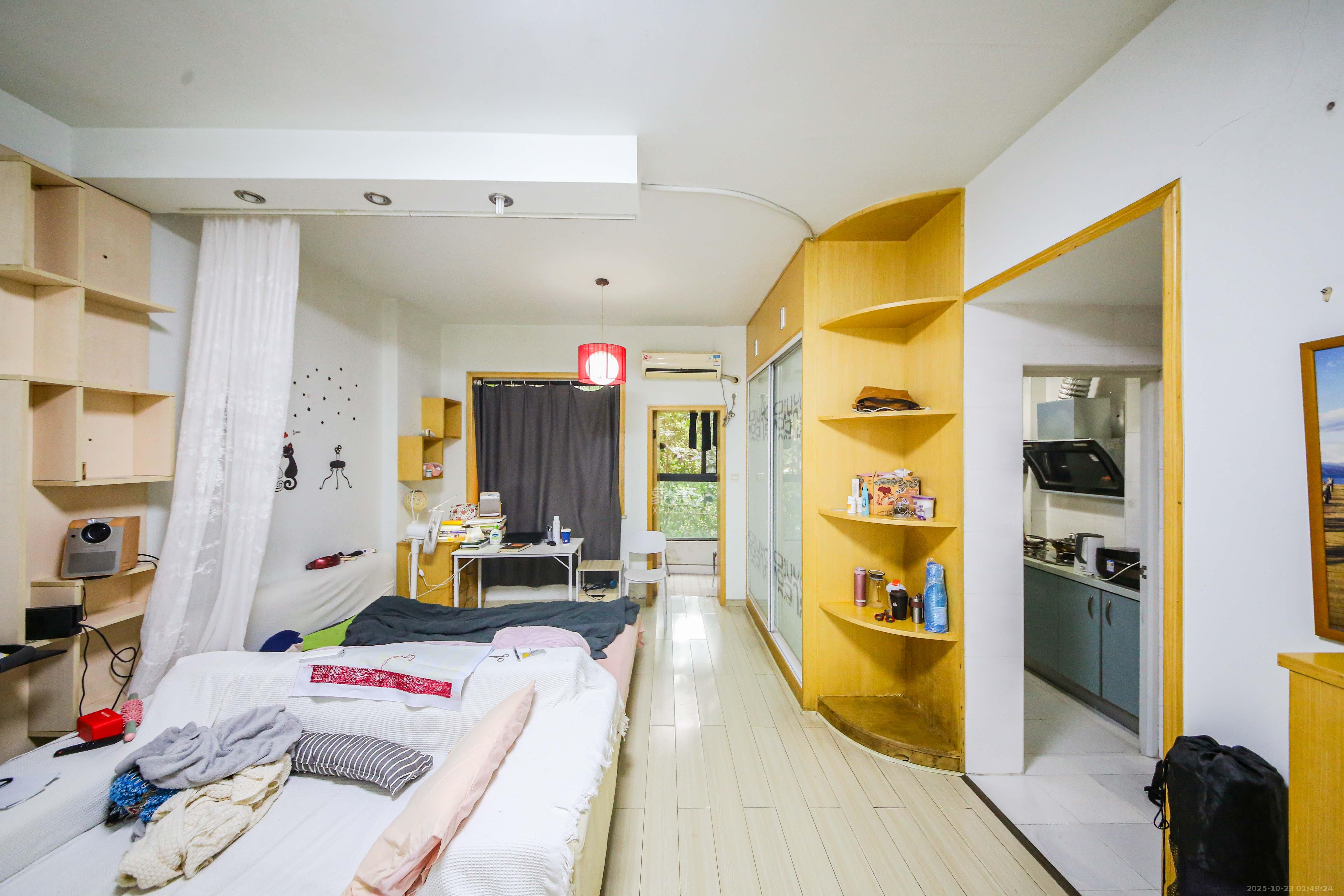 满庭芳小区  1室1厅1卫    40.0万卧室