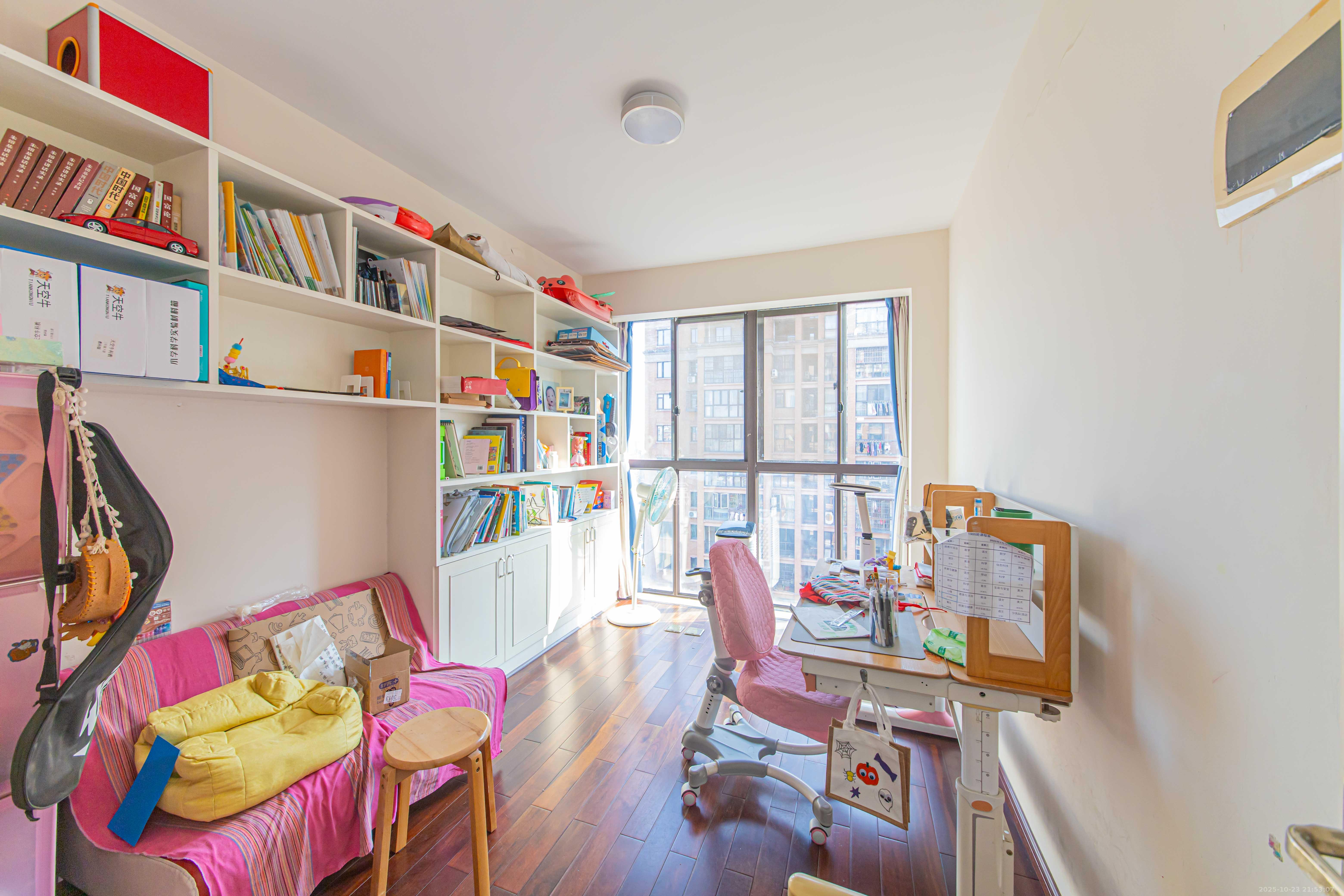 鑫远和城（一、二期）  4室2厅2卫    145.0万卧室