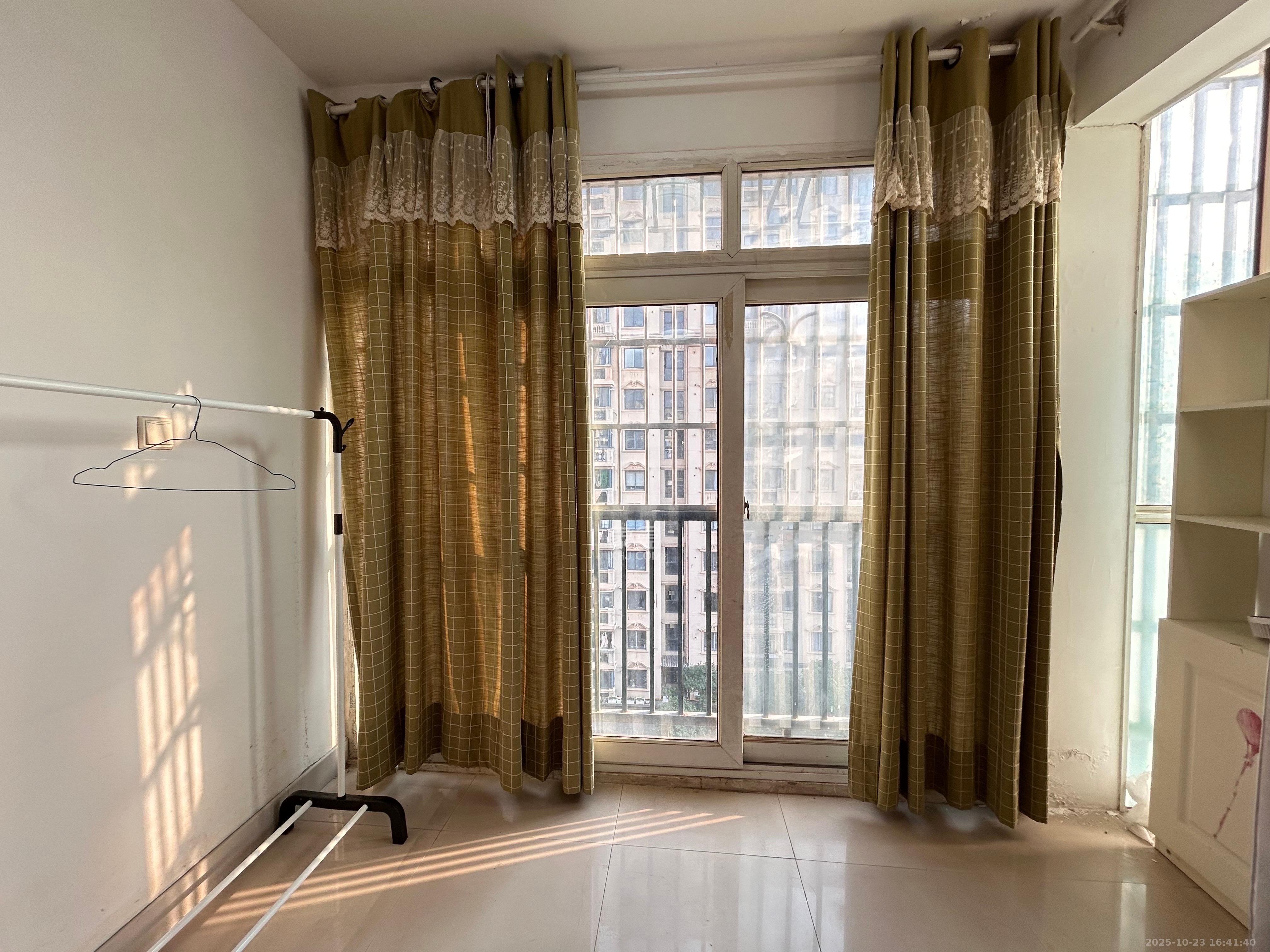 东南雅苑  2室2厅1卫    2200.0元/月 东南雅苑  2室2厅1卫    2200.0元/月室内图