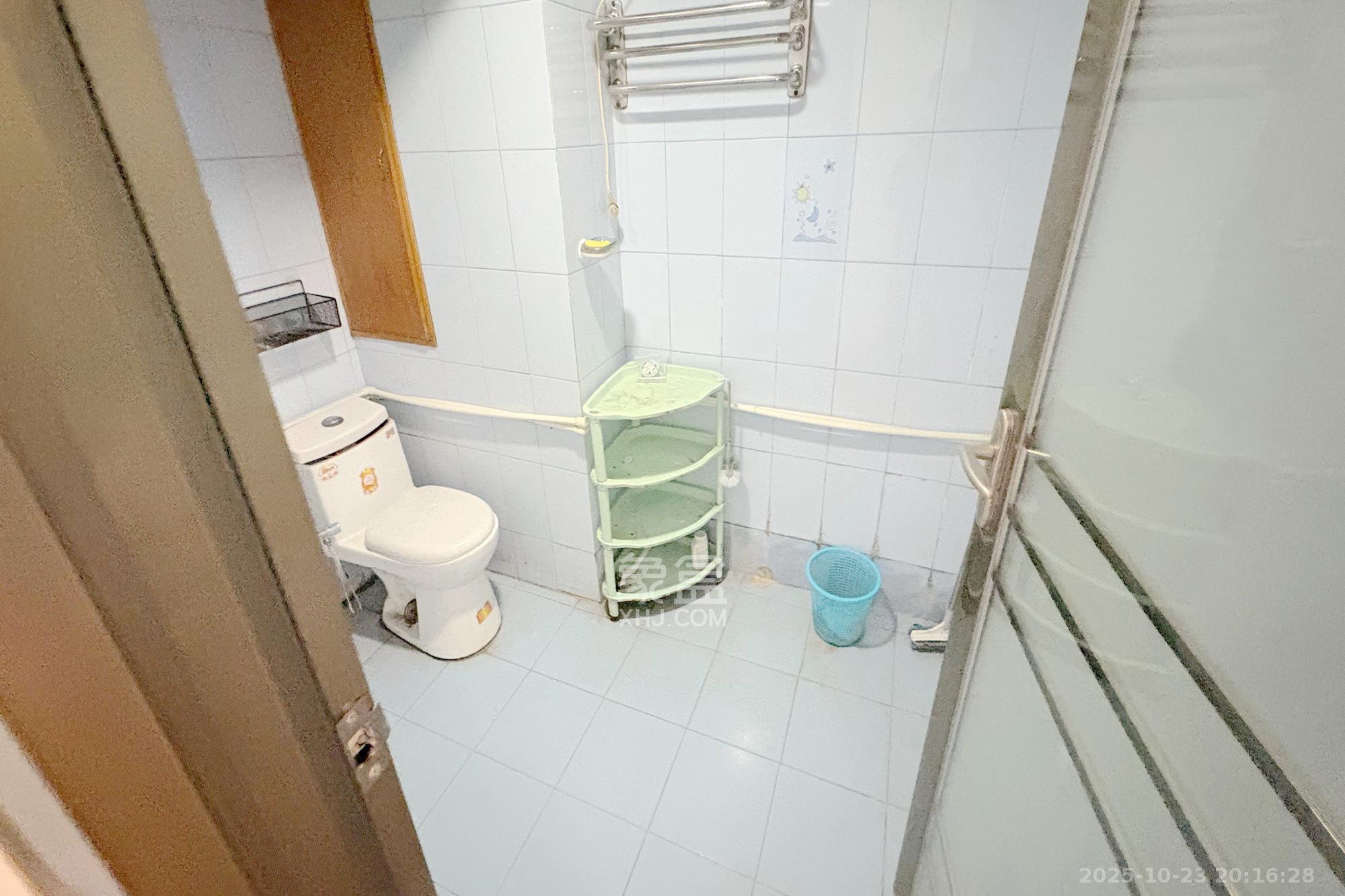 香格里嘉园  4室2厅2卫    88.0万卫生间