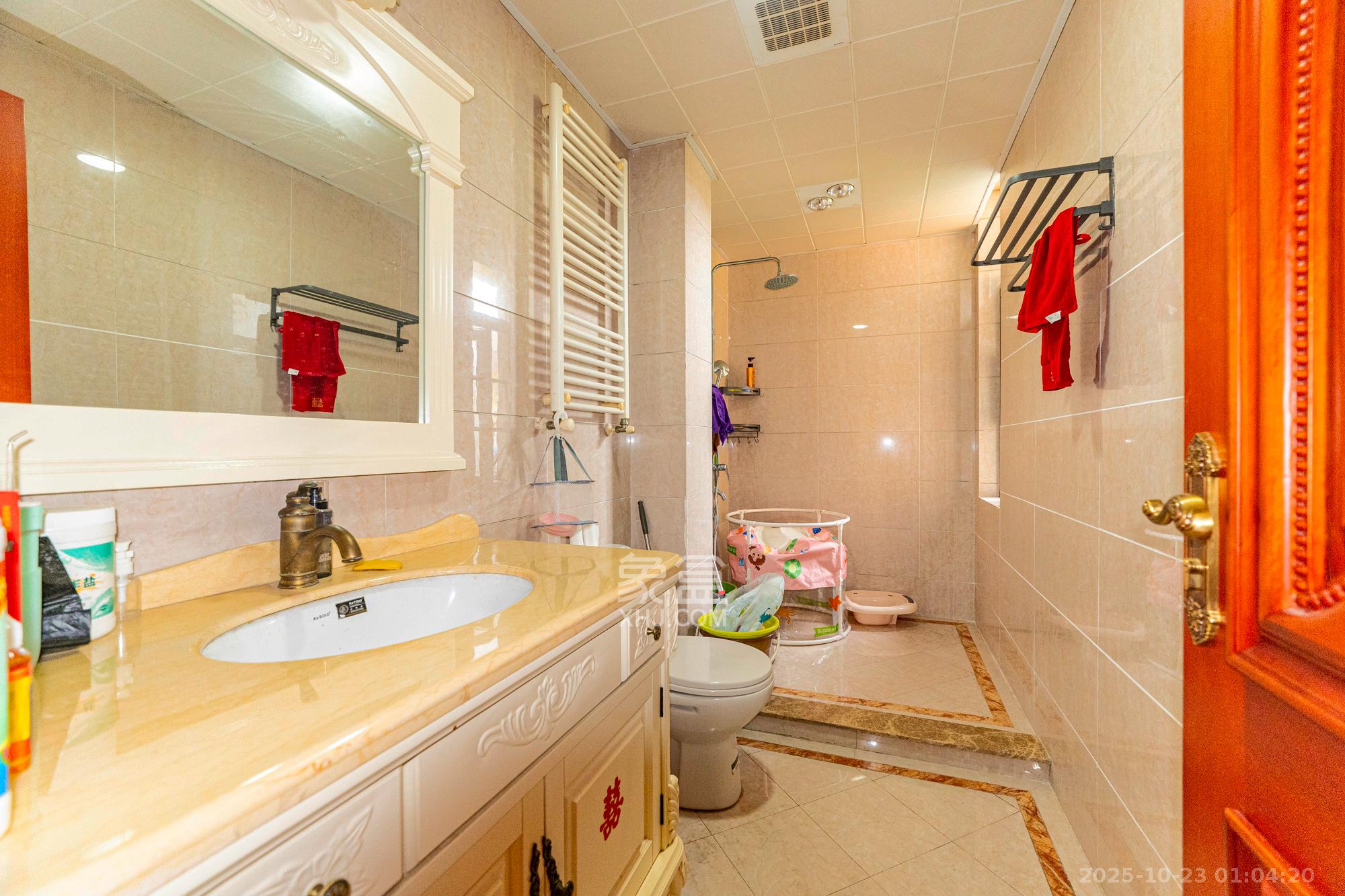 湘龙家园  8室3厅3卫    528.0万 湘龙家园  8室3厅3卫    528.0万卫生间