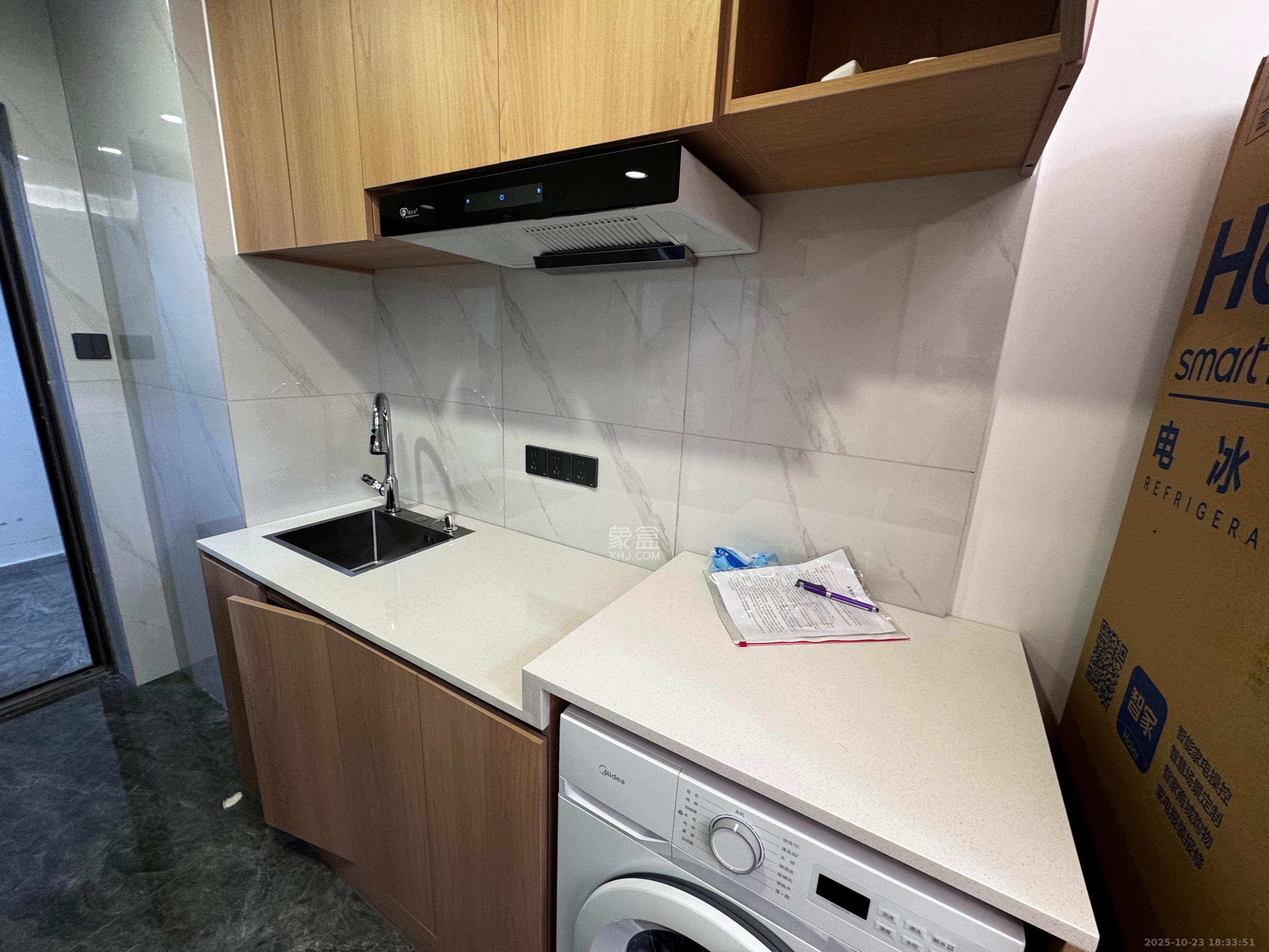 绿地商务广场  1室1厅1卫    1500.0元/月室内图