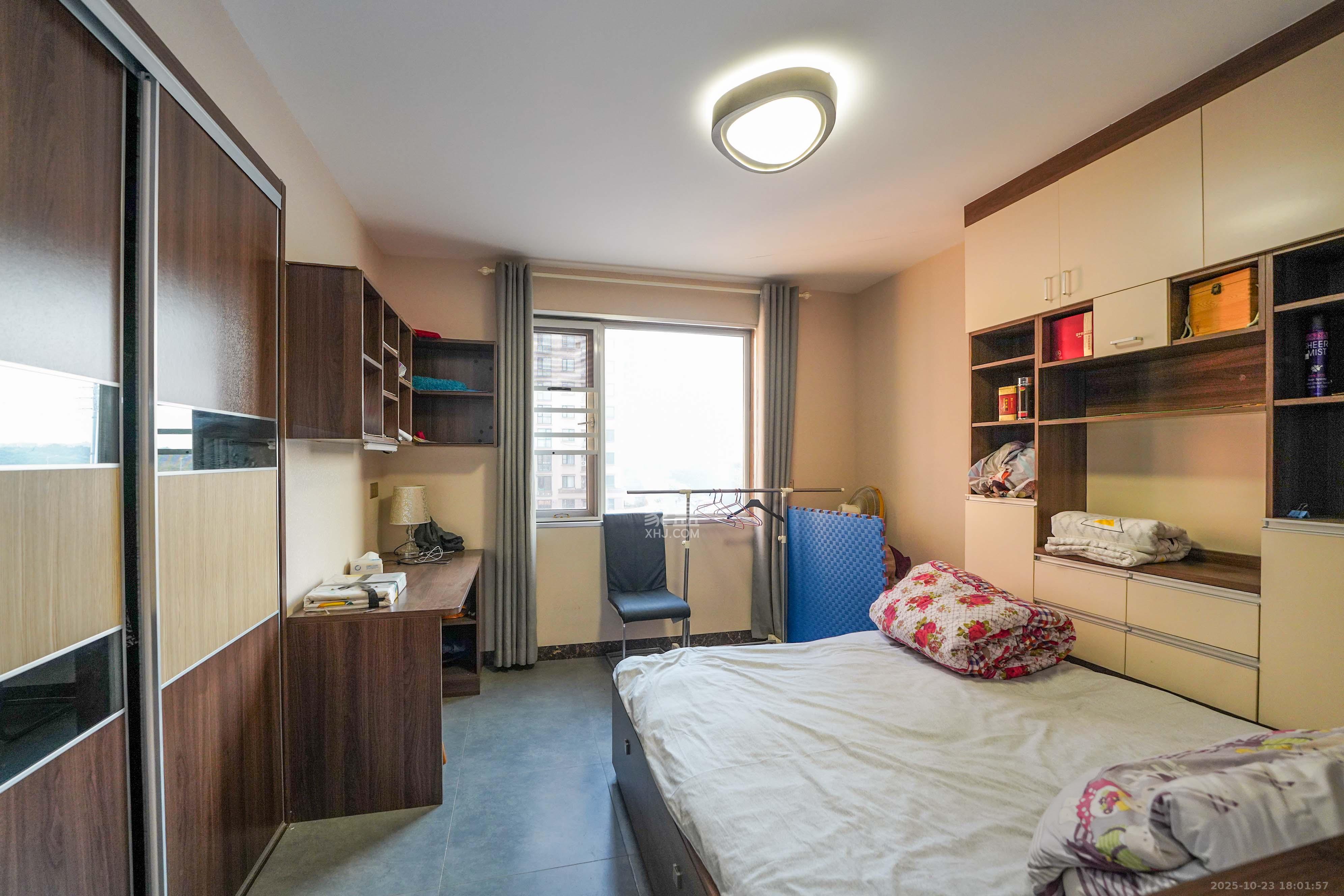 丽发新城  3室2厅1卫    82.0万卧室