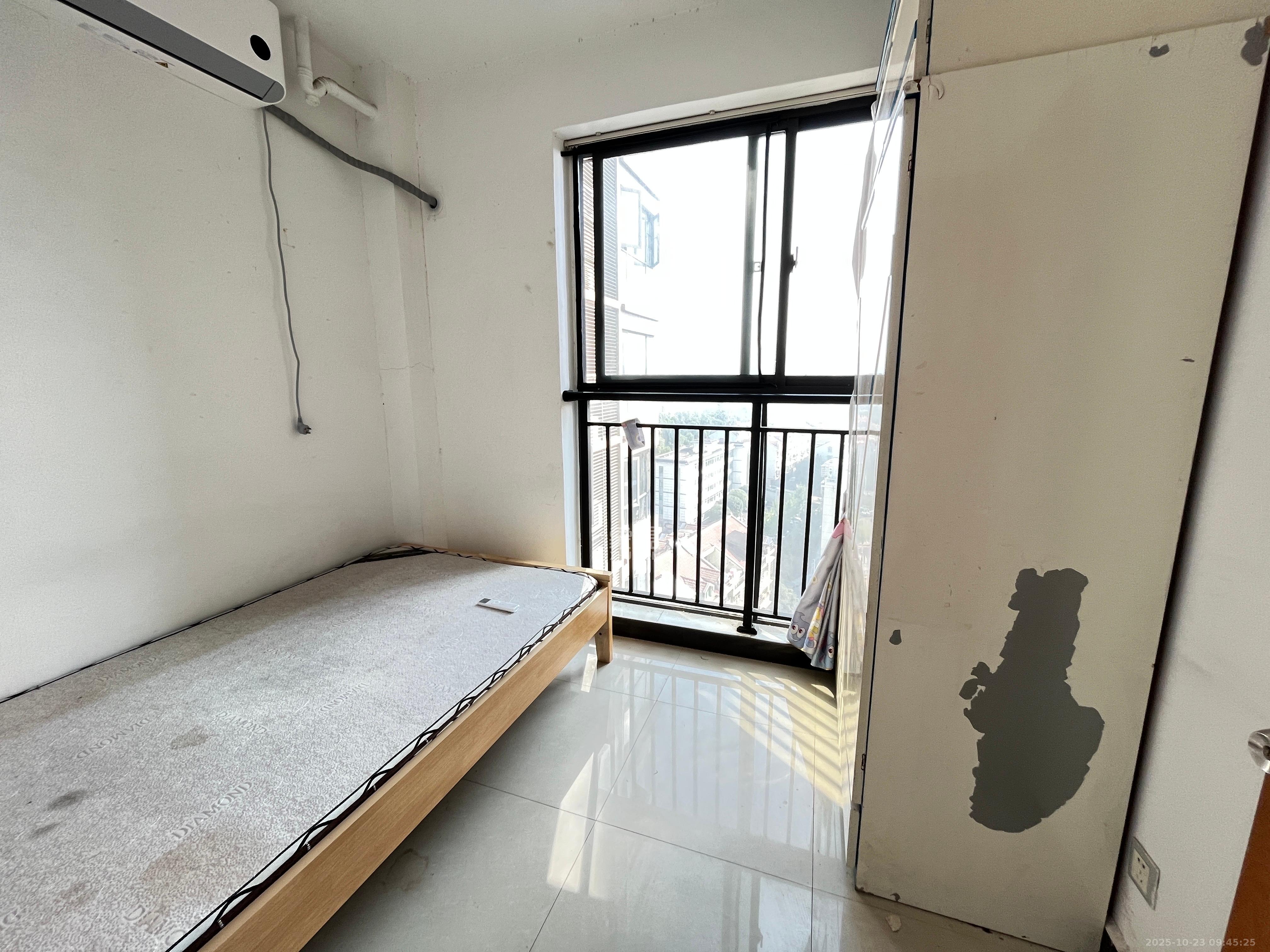 万象凯旋湾  3室2厅1卫    2200.0元/月室内图