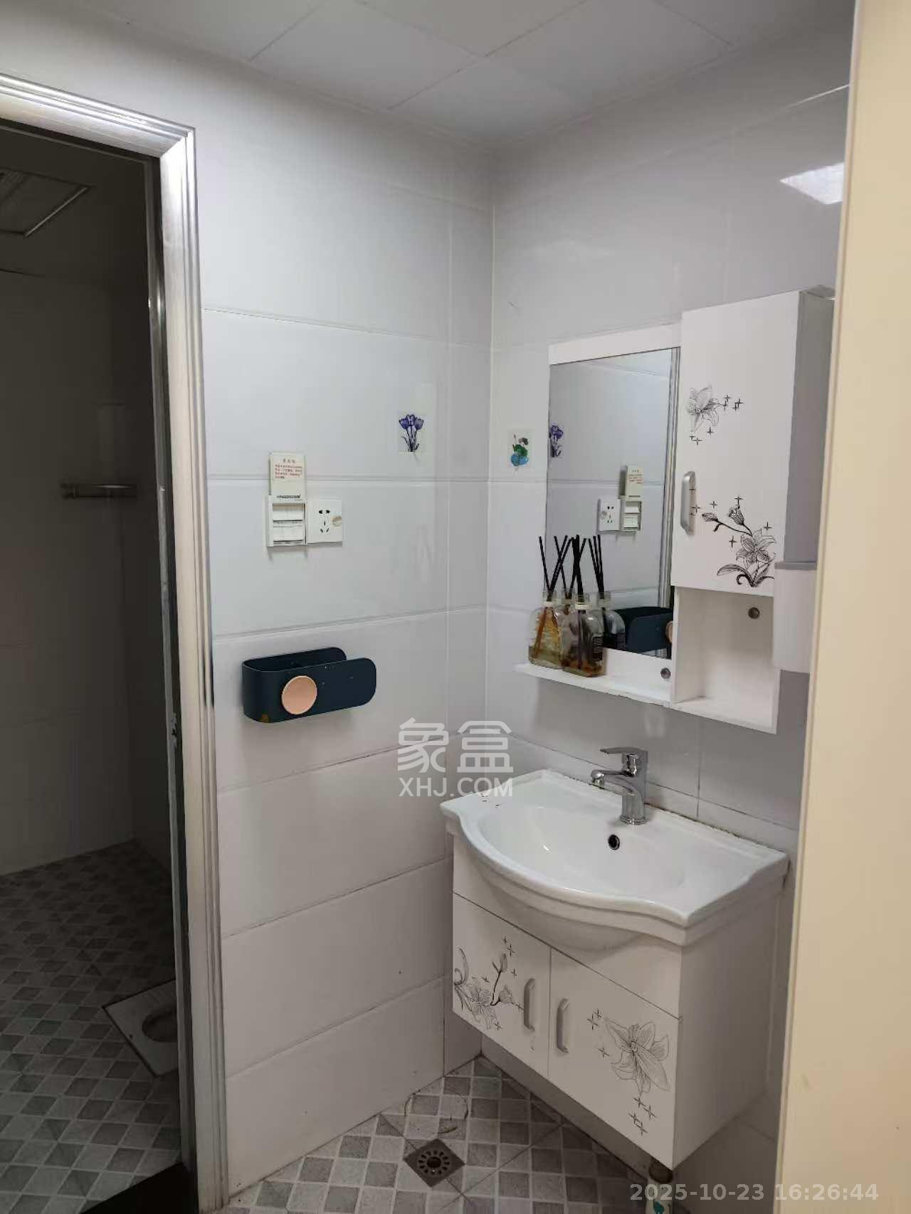 未来漫城 3室2厅2卫 2300.0元/月 未来漫城 3室2厅2卫 2300.0元/月室内图