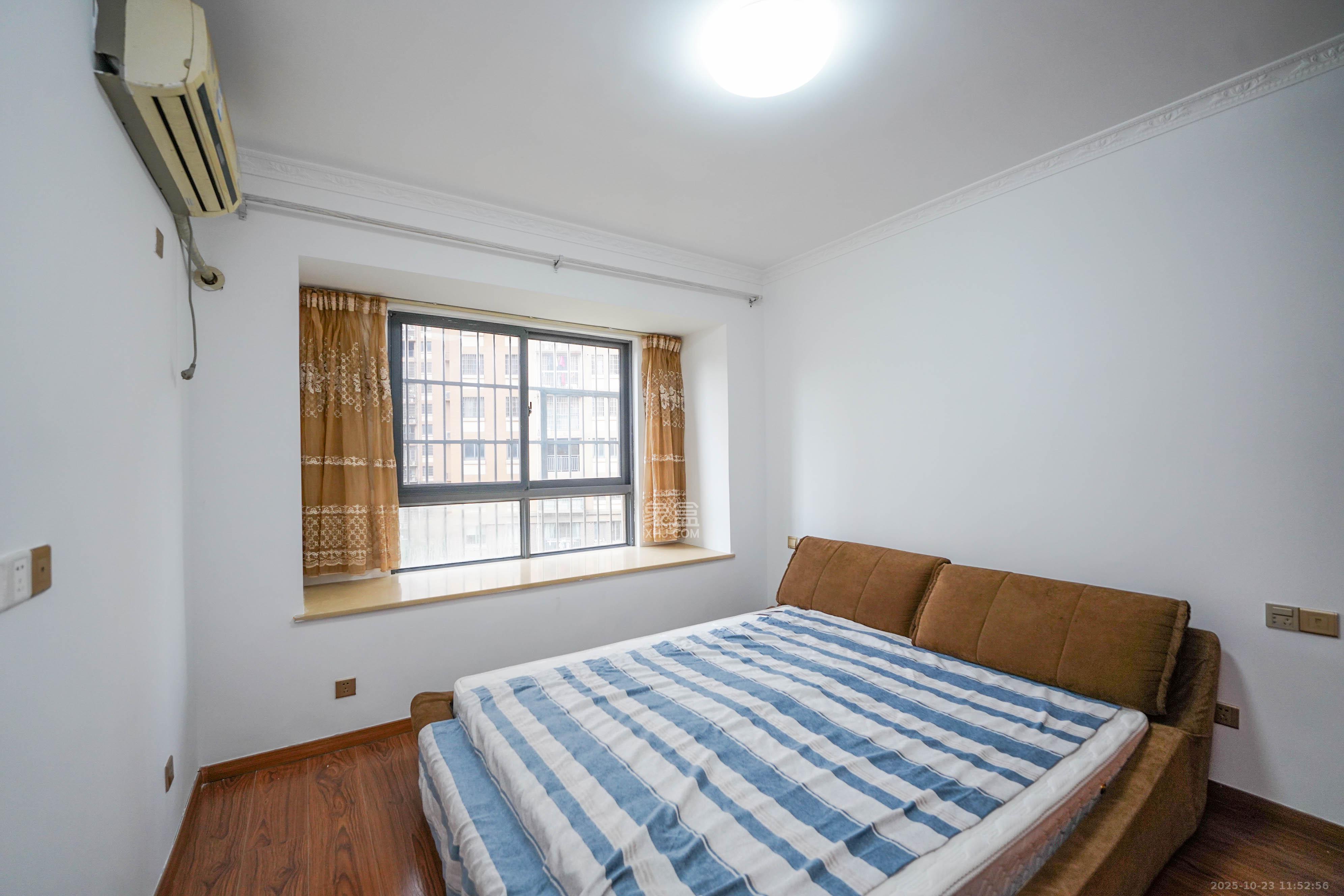 山水嘉园  3室2厅1卫    56.0万卧室