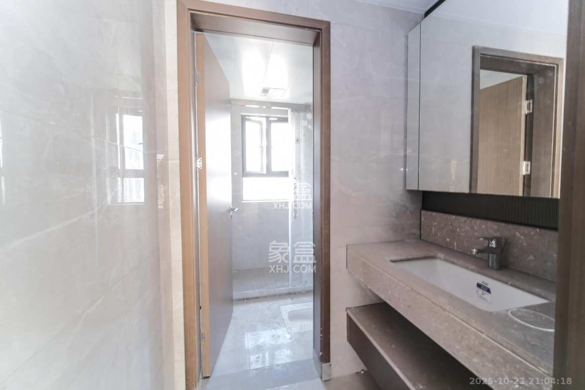 荣盛城 3室2厅2卫 84.8万 荣盛城 3室2厅2卫 84.8万卫生间