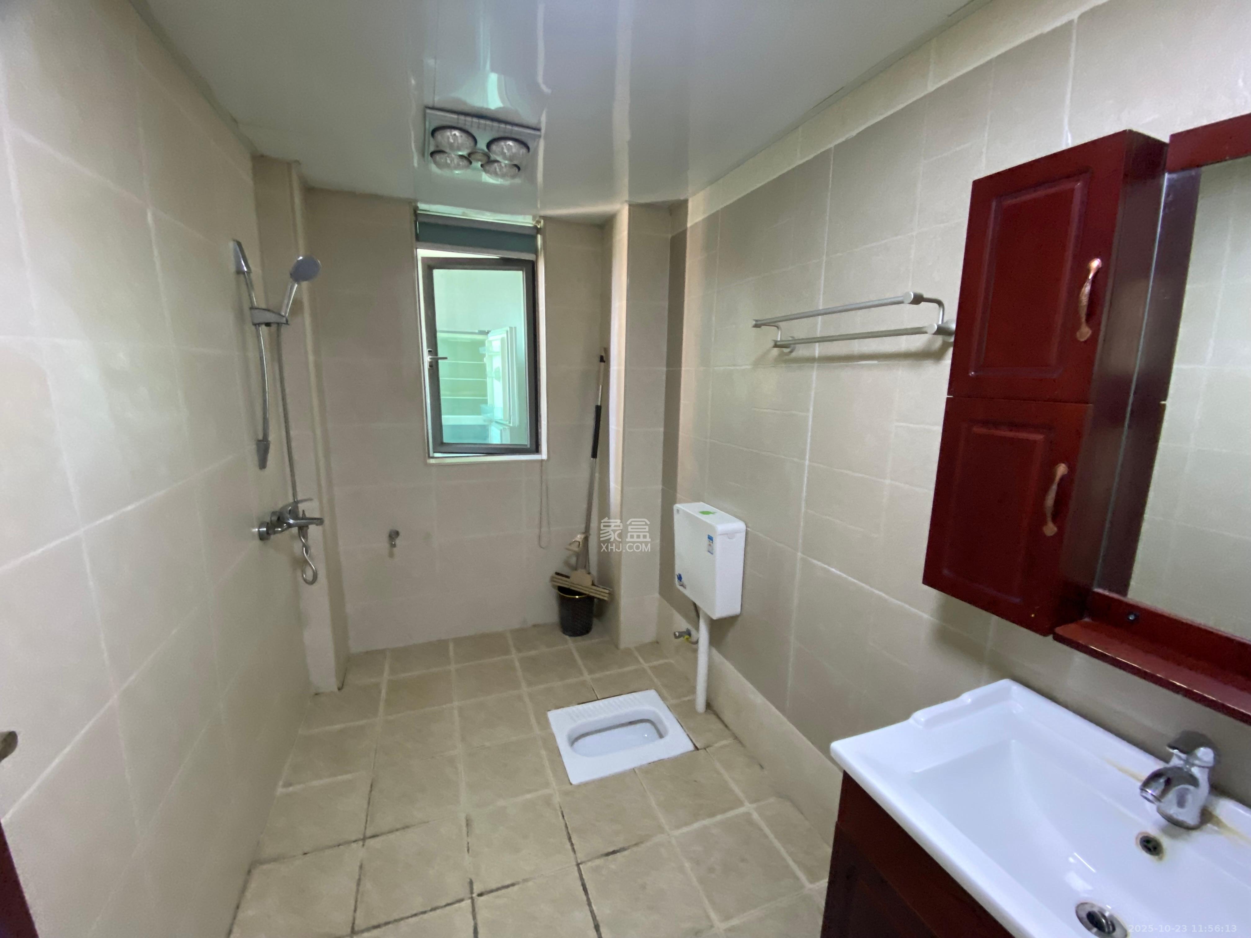 新城新世界一二三期  3室2厅1卫    2500.0元/月室内图