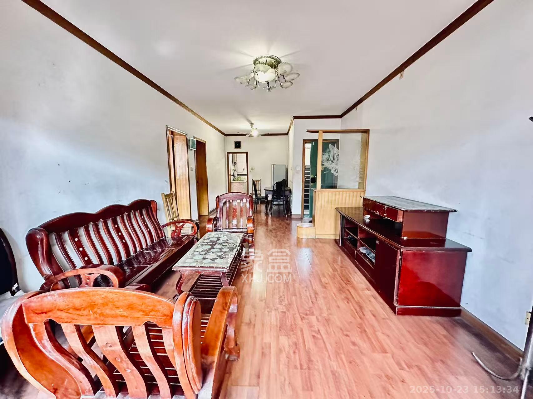 岳银小区(一二三五村)  2室2厅1卫    1000.0元/月 岳银小区(一二三五村)  2室2厅1卫    1000.0元/月室内图1