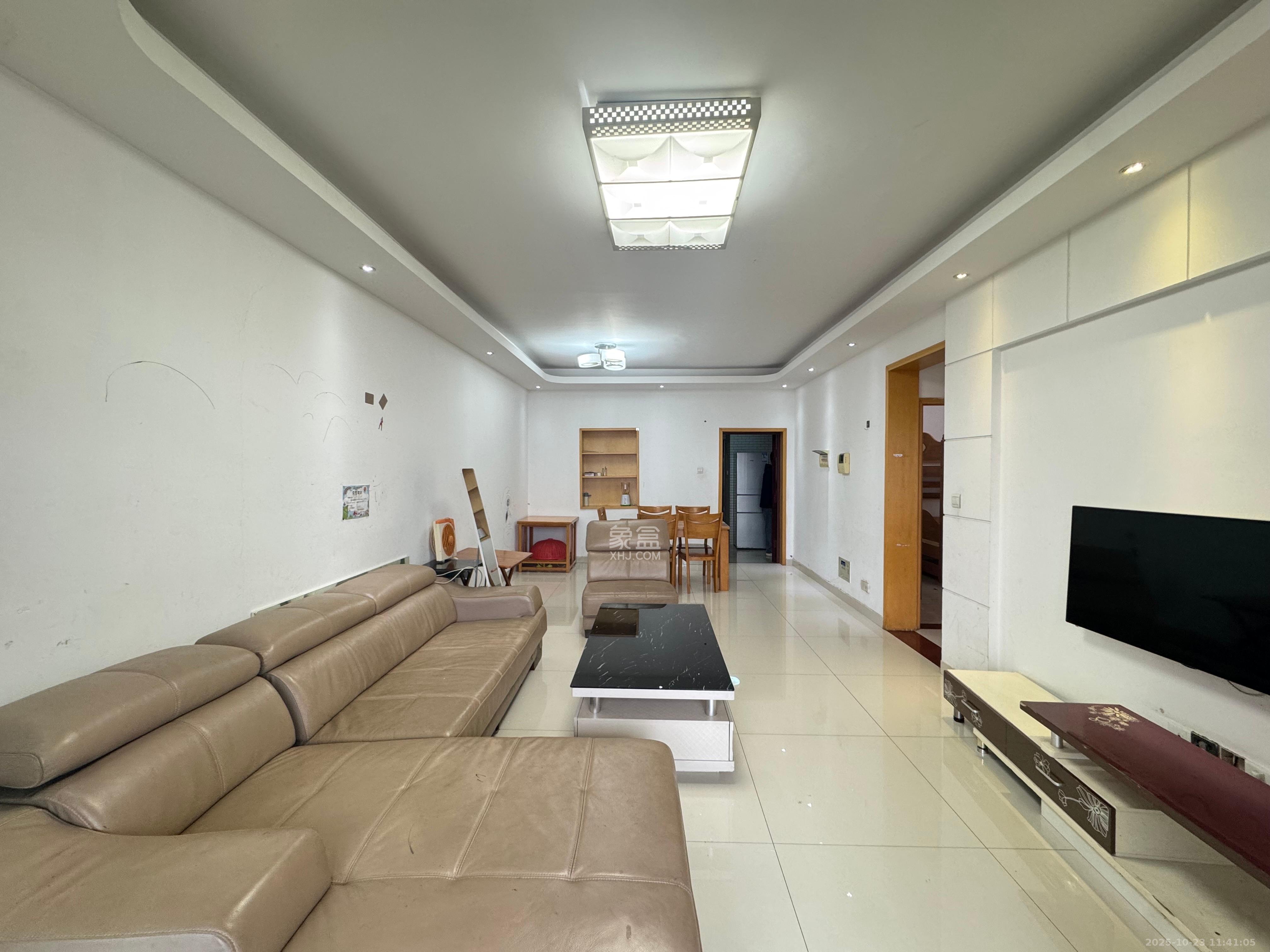 德庆水韵山城 1室2厅0卫 1800.0元/月 德庆水韵山城 1室2厅0卫 1800.0元/月室内图