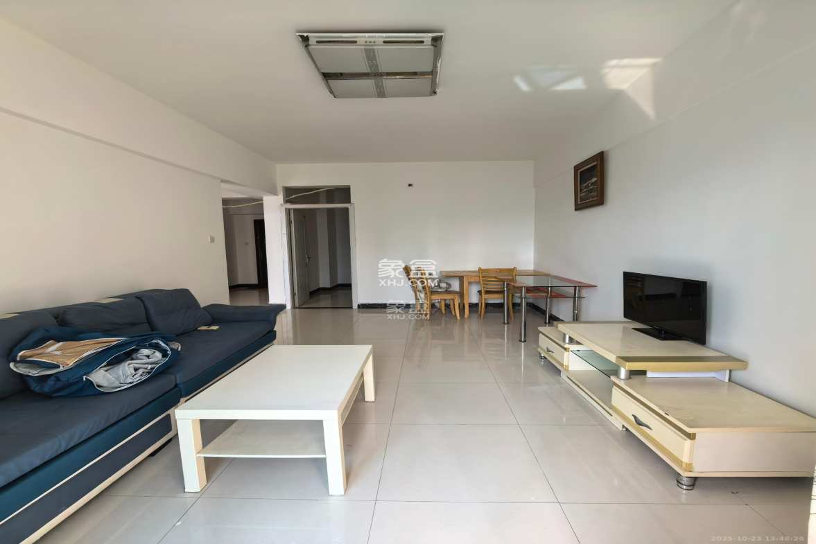 名富公寓  2室1厅1卫    2200.0元/月 名富公寓  2室1厅1卫    2200.0元/月室内图1