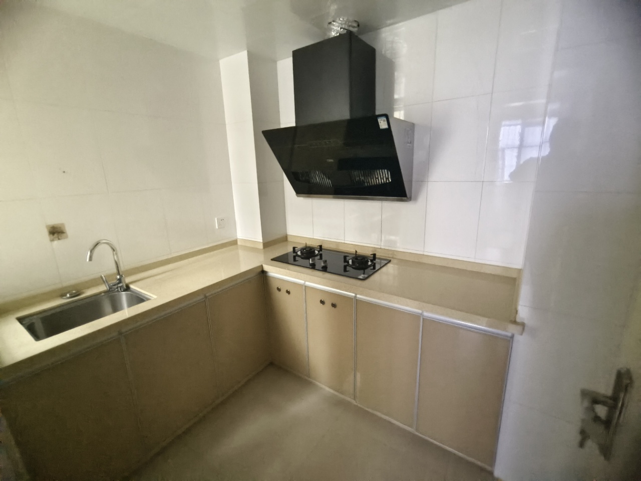 华宝雅苑 1室2厅1卫 2100.0元/月 华宝雅苑 1室2厅1卫 2100.0元/月室内图