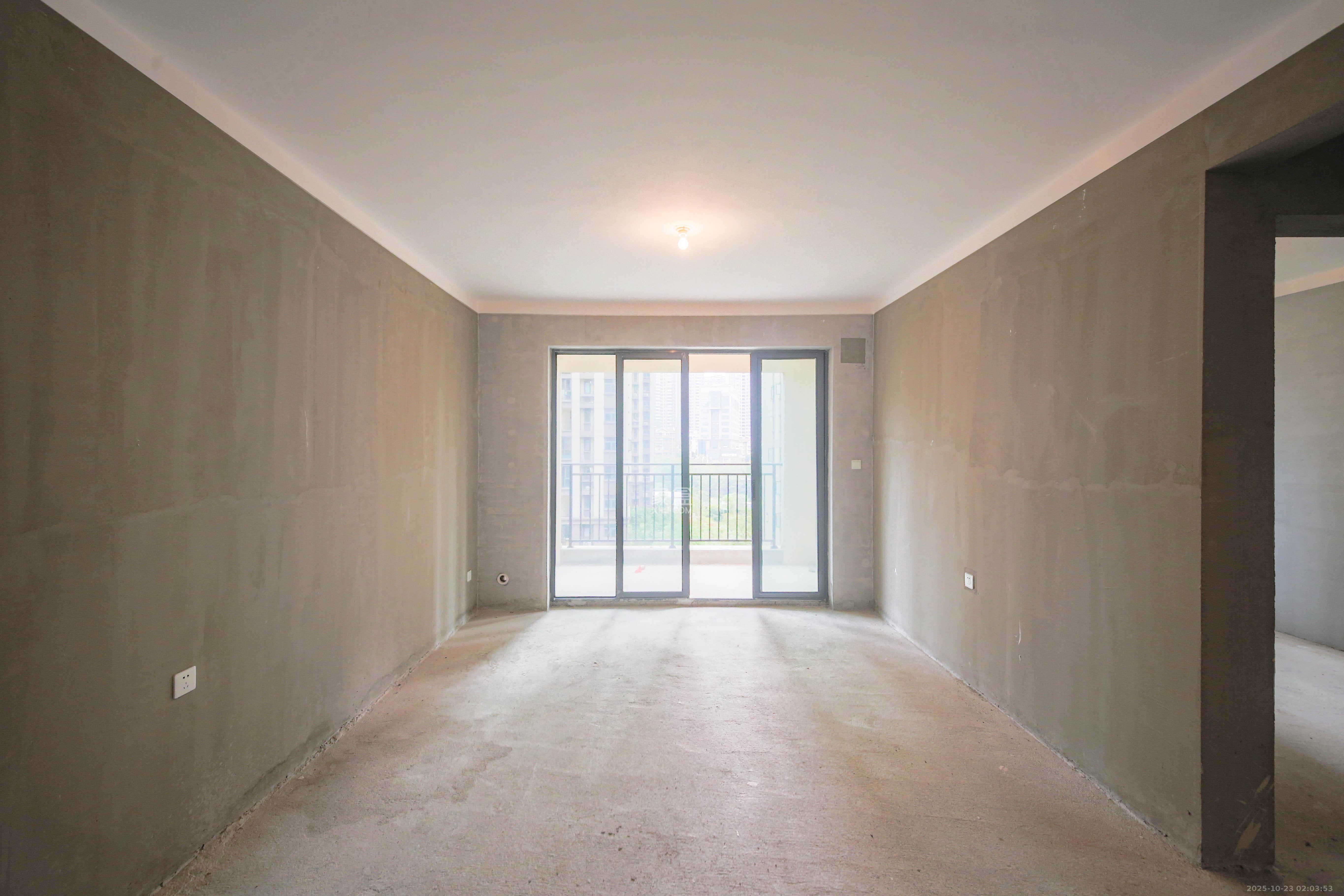 中建钰和城  4室2厅2卫    170.0万客厅