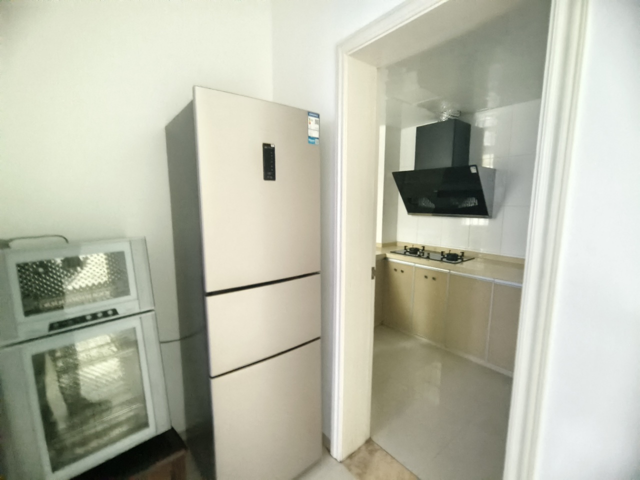 华宝雅苑 1室2厅1卫 2100.0元/月 华宝雅苑 1室2厅1卫 2100.0元/月室内图