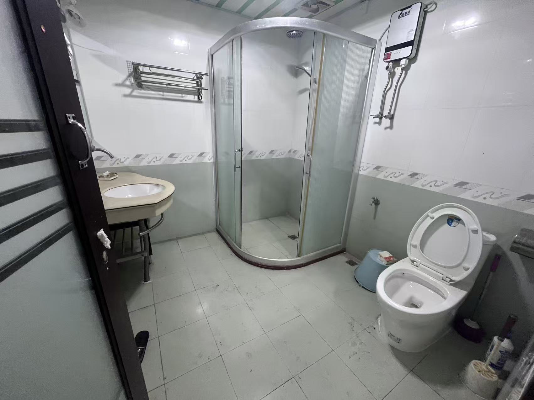 世贸中心  1室0厅0卫    3500.0元/月 世贸中心  1室0厅0卫    3500.0元/月室内图