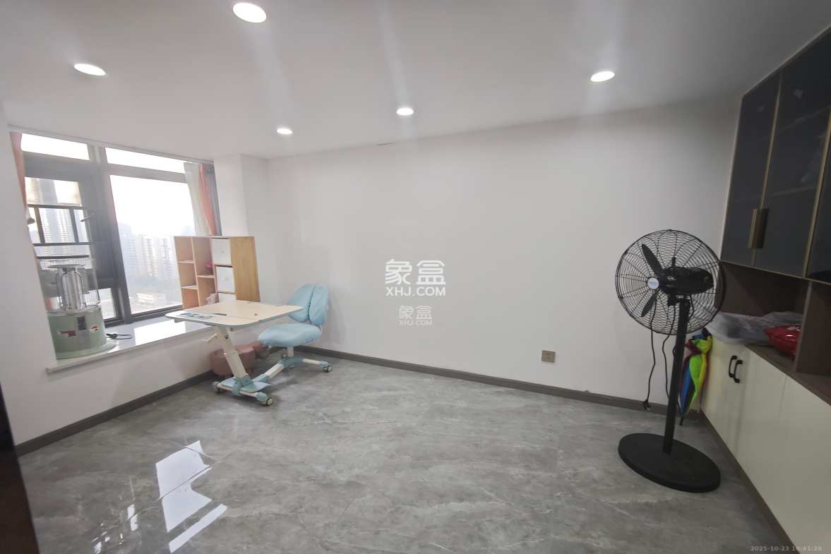 明昇壹城(明昇时代广场)三期 3室0厅0卫 2400.0元/月 明昇壹城(明昇时代广场)三期 3室0厅0卫 2400.0元/月室内图